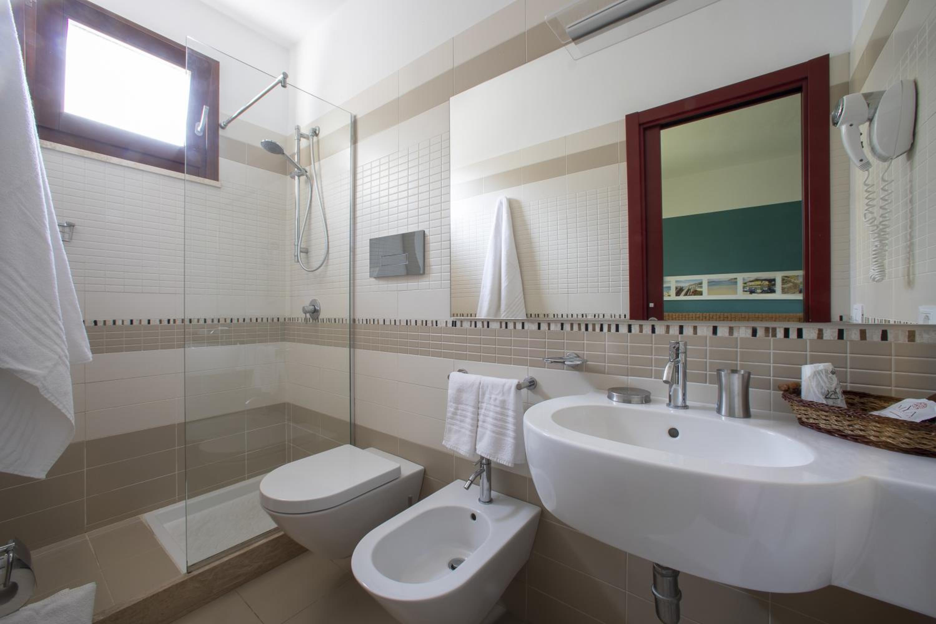 Double or Twin Room - Photo 5