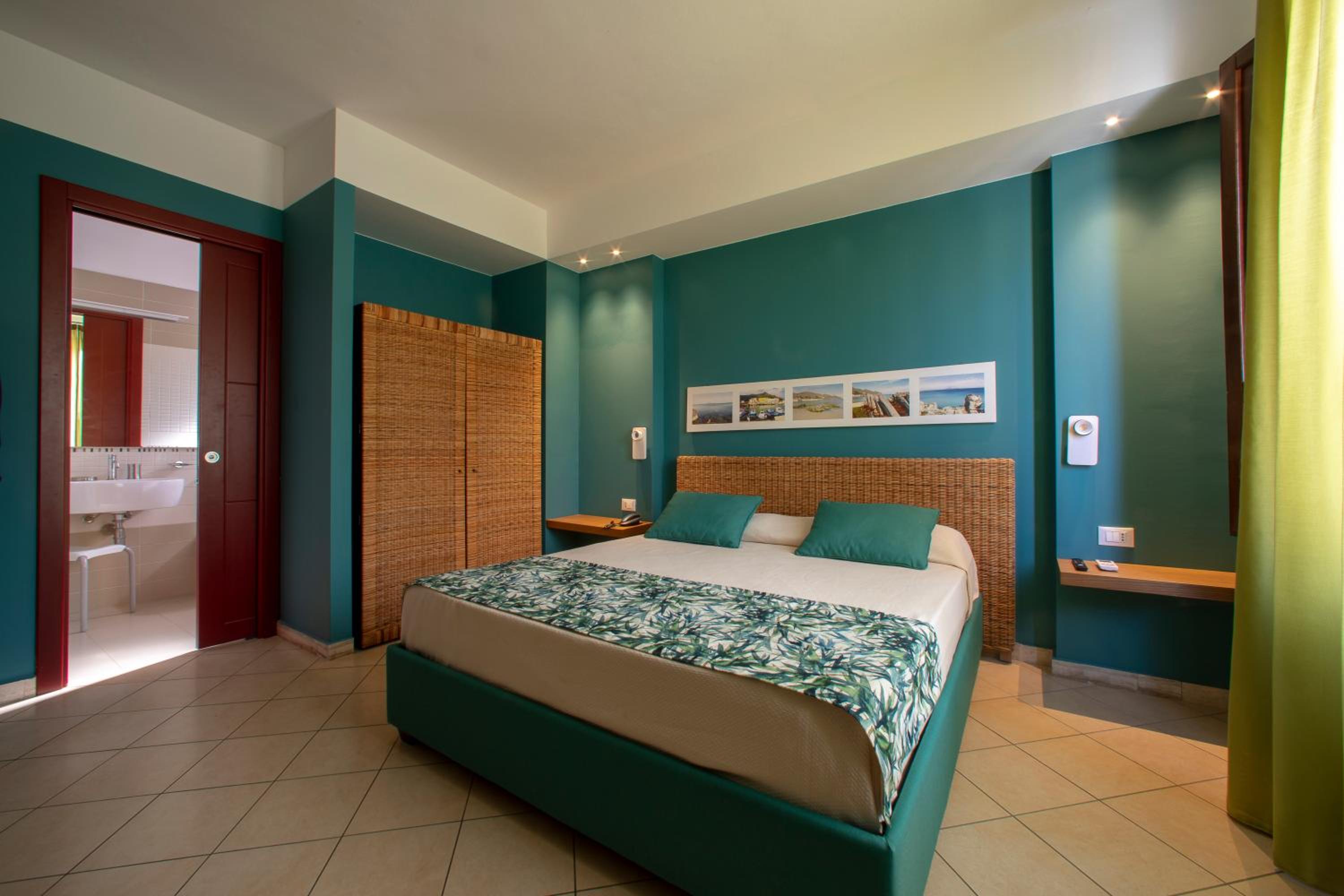 Double or Twin Room - Photo 7