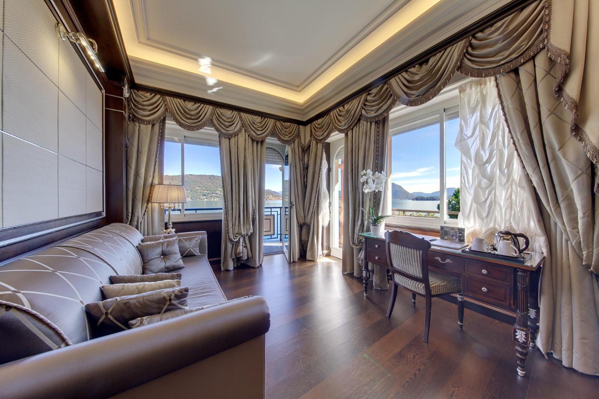 Junior Suite with Lake View - Photo 2