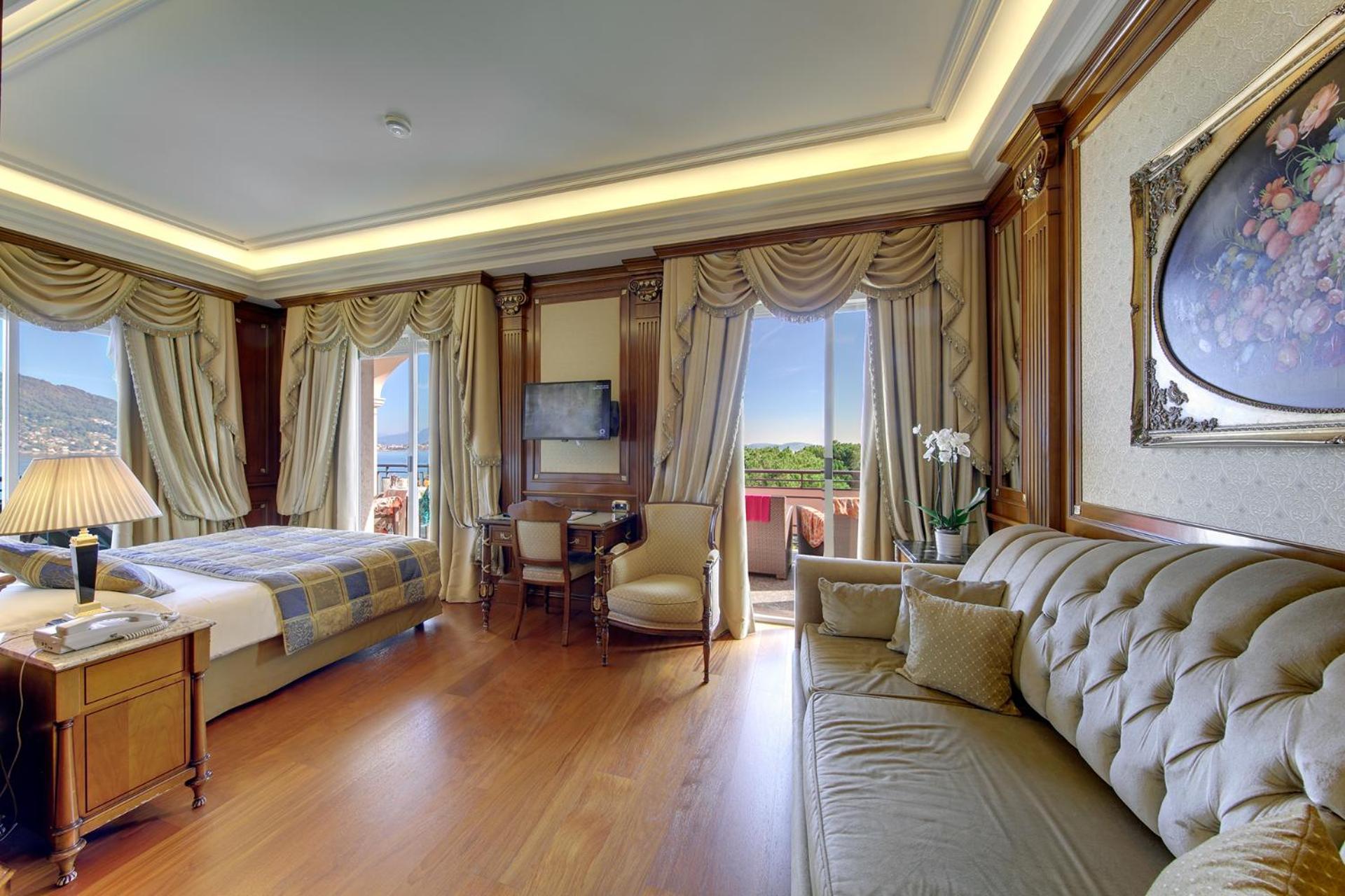 Junior Suite with Lake View - Photo 13