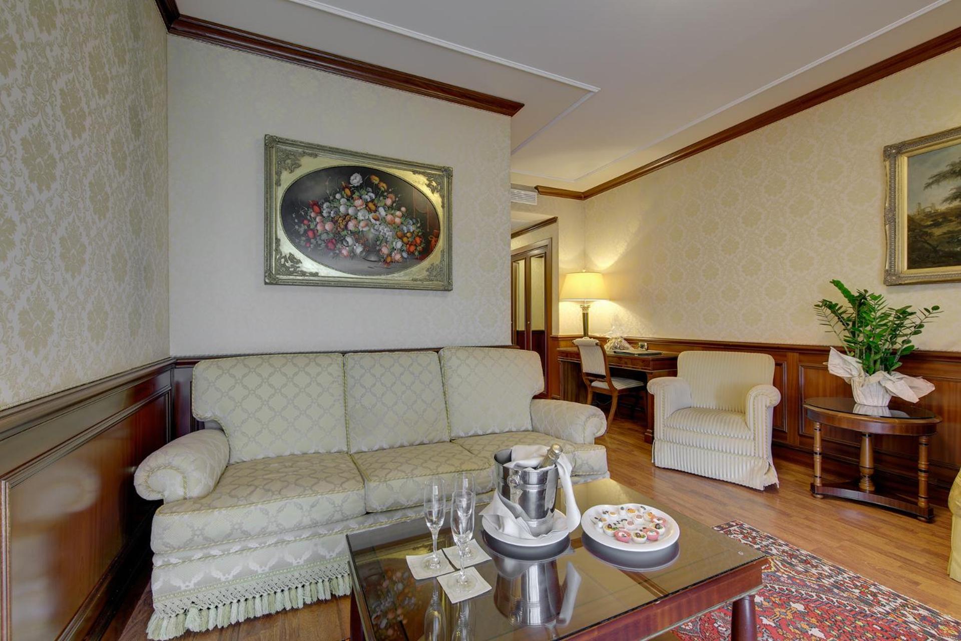 Junior Suite with Lake View - Photo 10