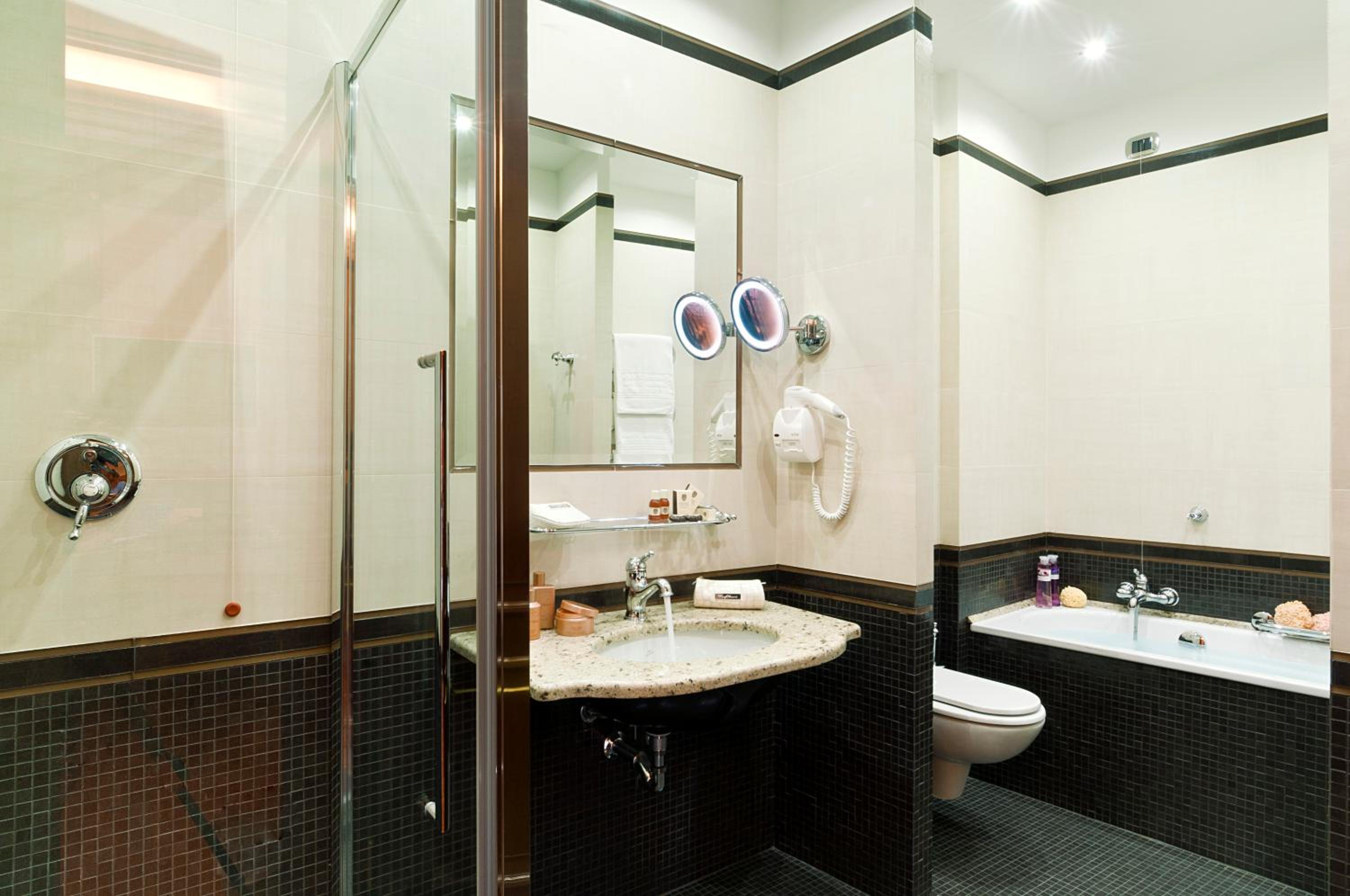 Junior Suite with Lake View - Photo 14