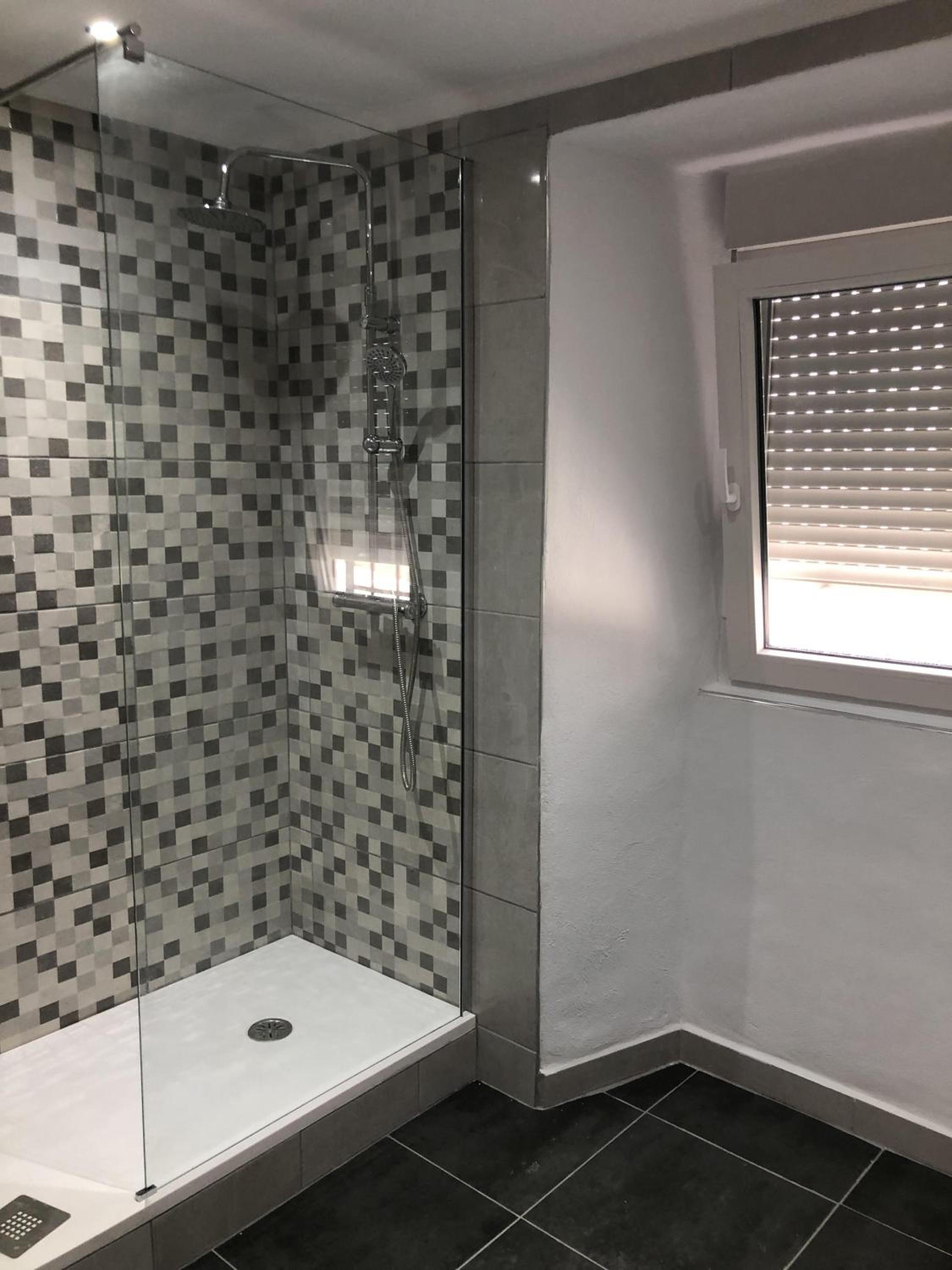 Double Room with Private Bathroom - Photo 2