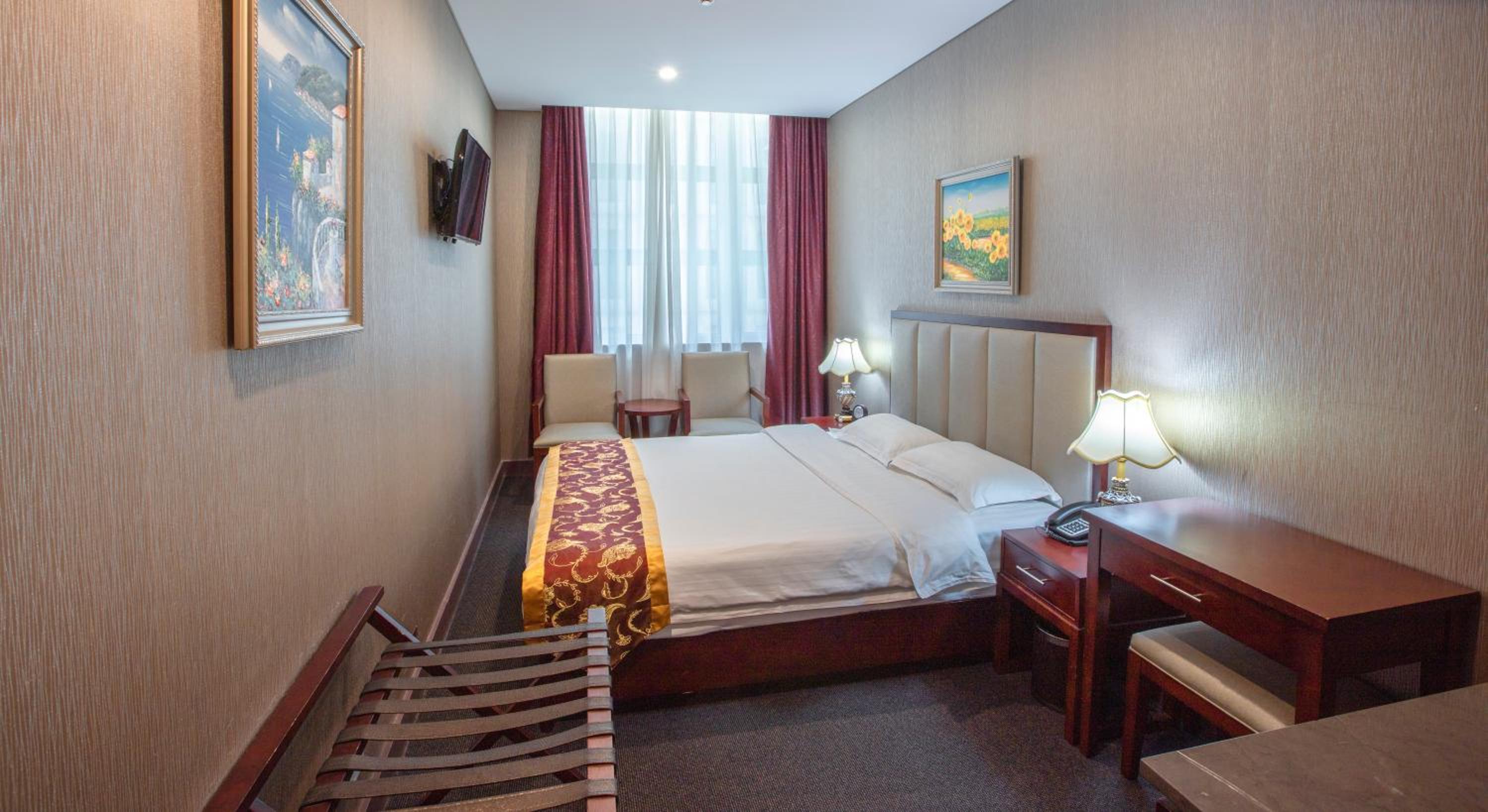 Premium King Room thumbnail 5