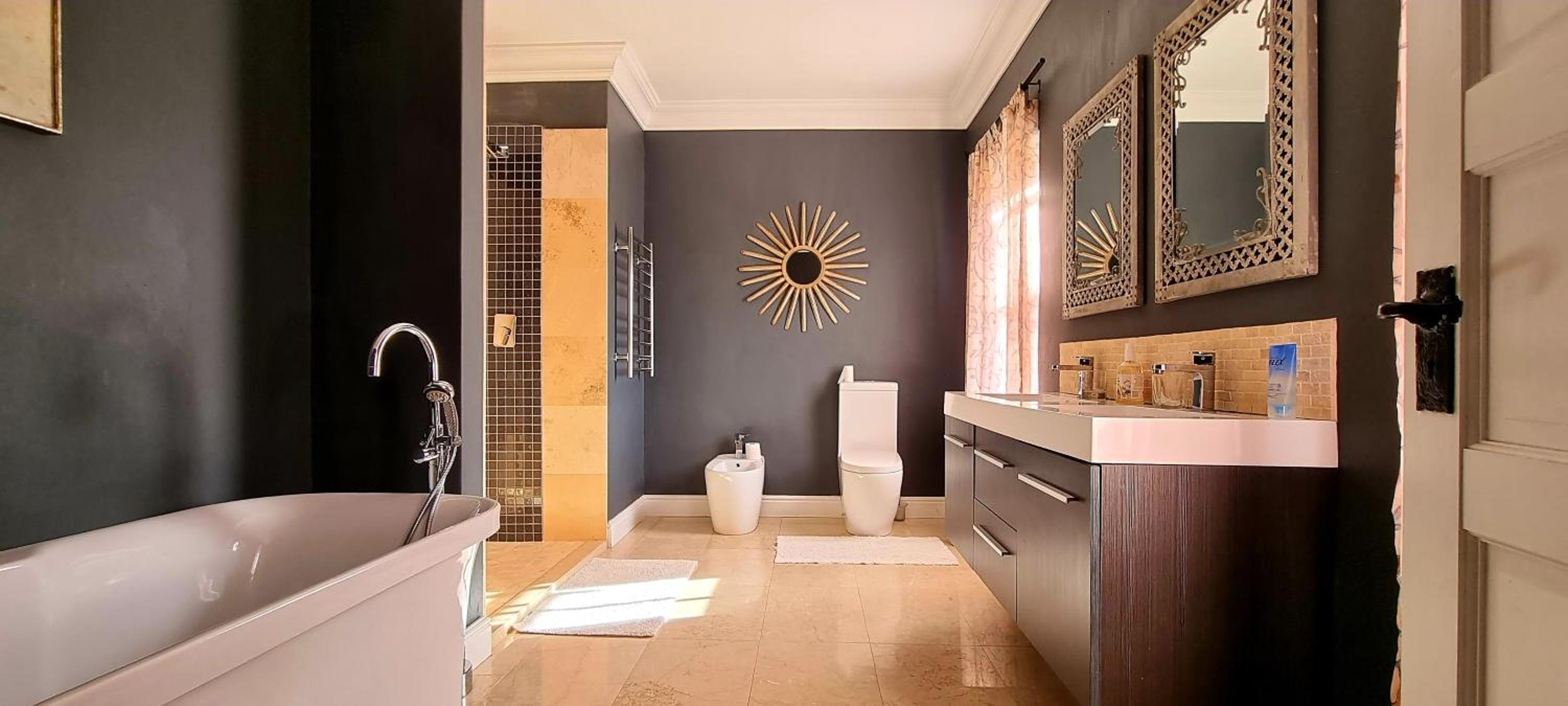 Suite with Mountain View - Photo 8