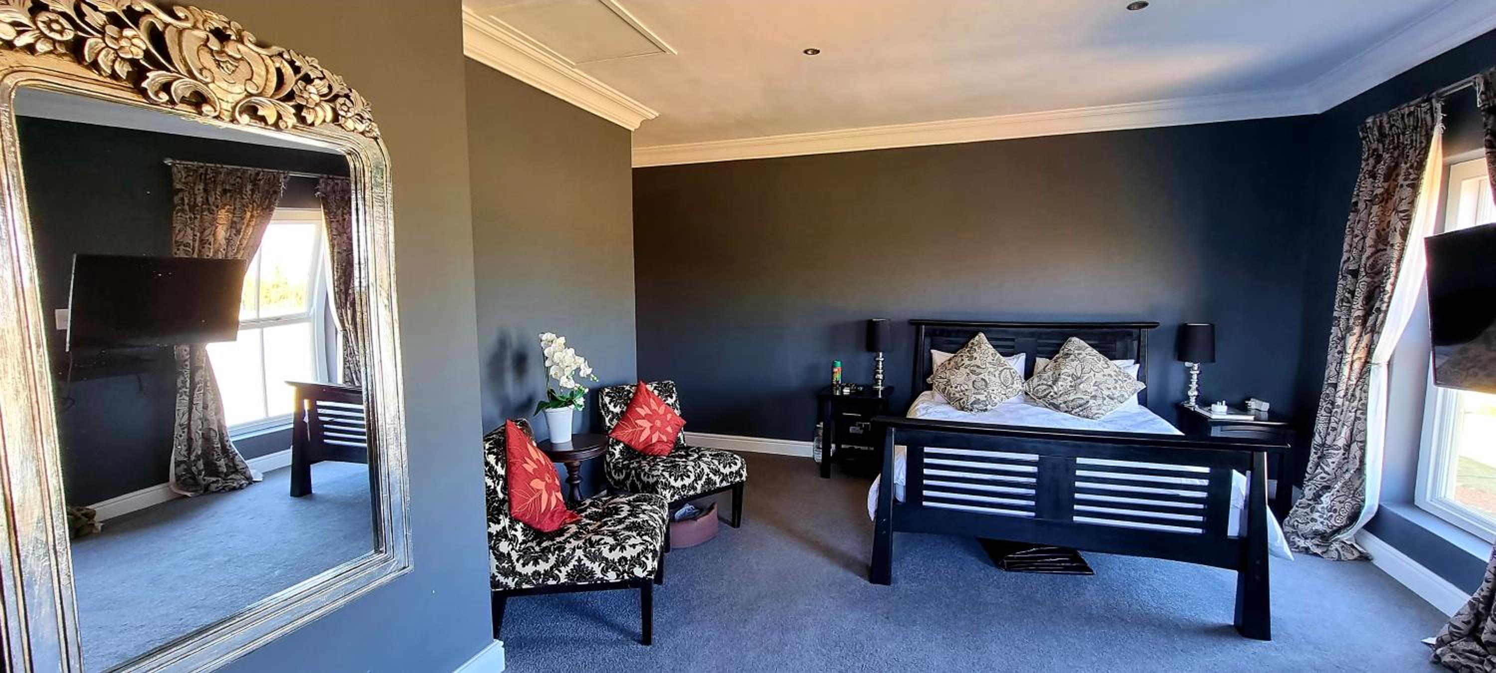 Suite with Mountain View - Photo 12