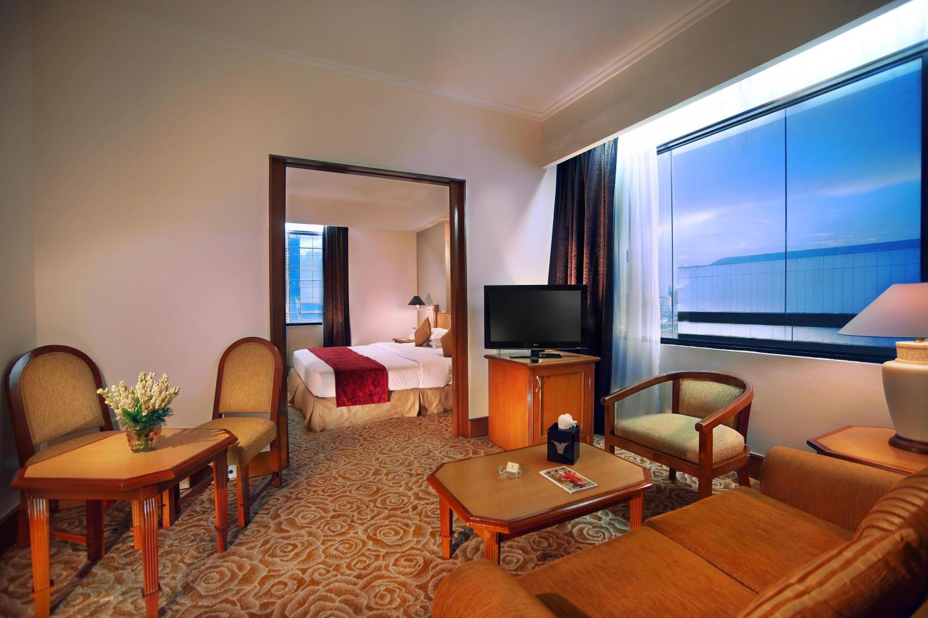 Suite - Photo 3