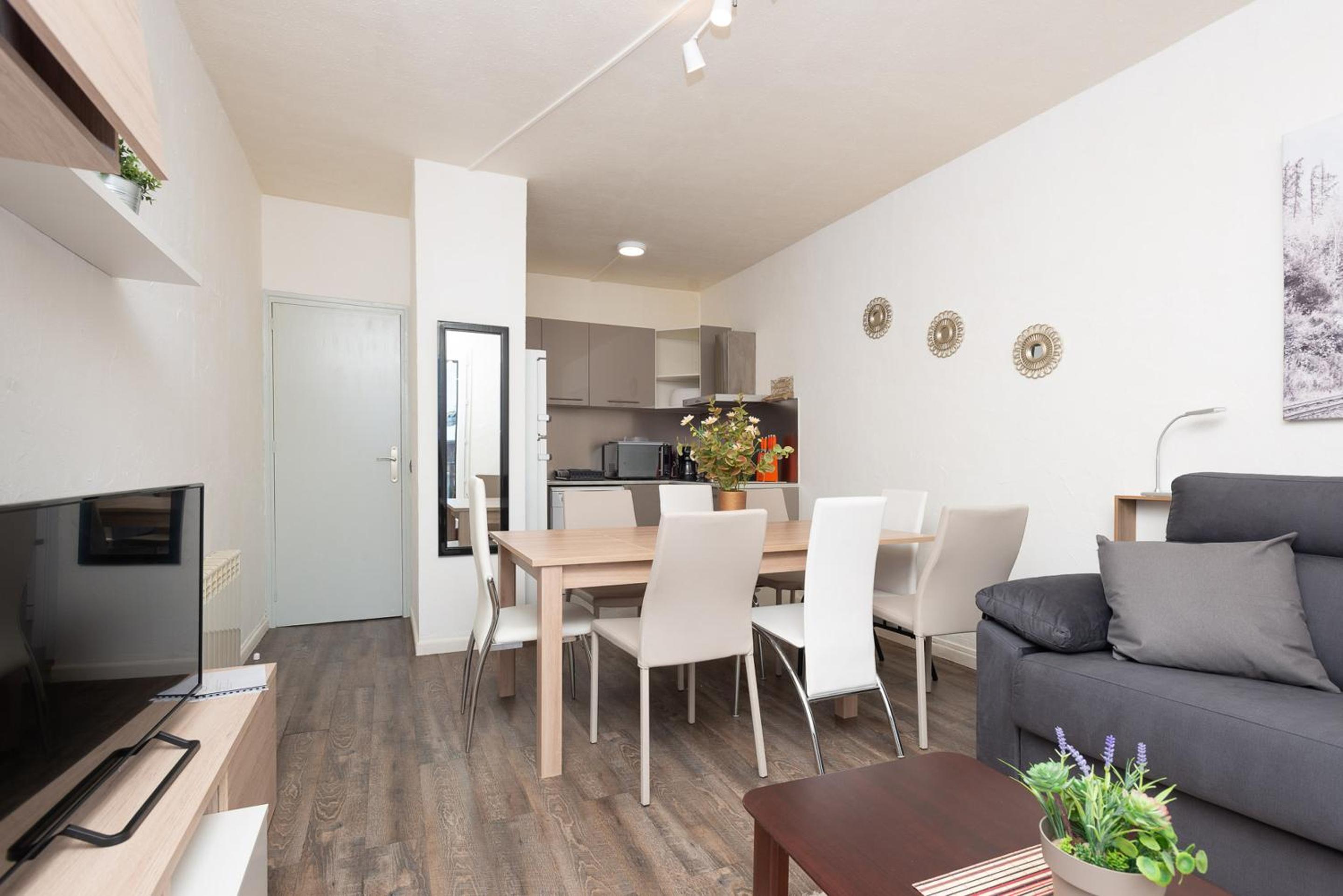 One-Bedroom Apartment photo 2