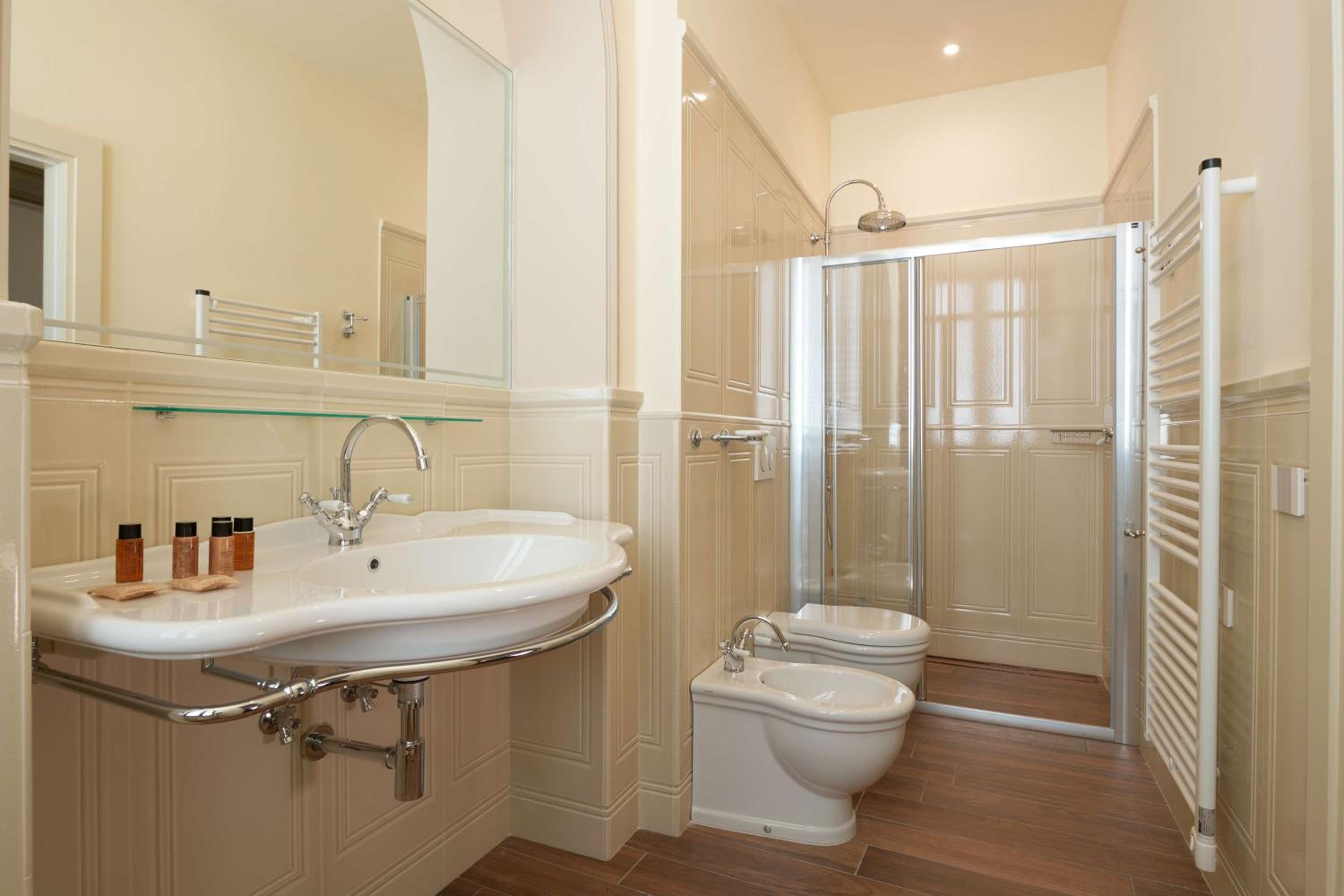 Standard Twin Room photo 2
