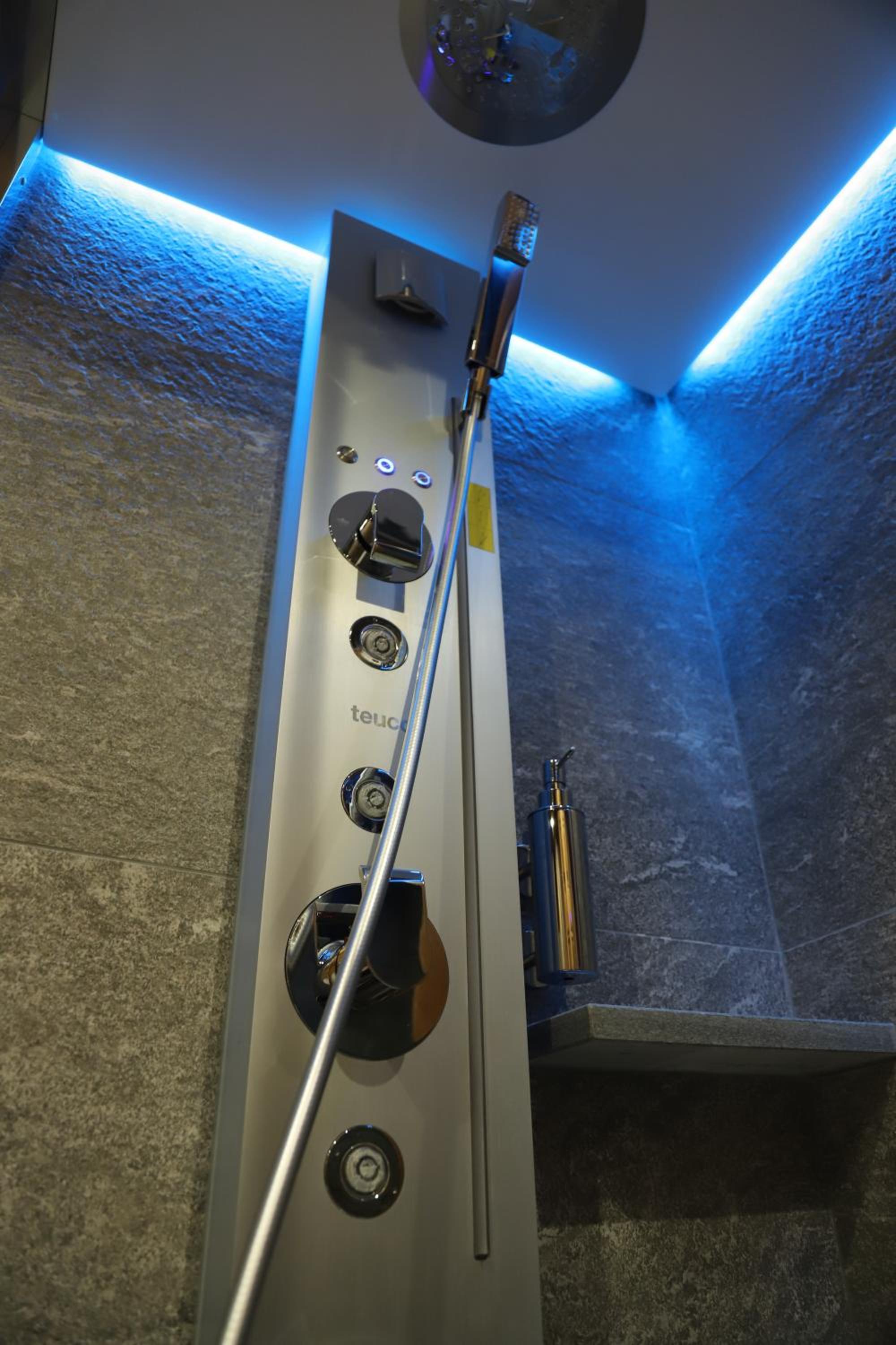 King Room with Spa Bath - Photo 3