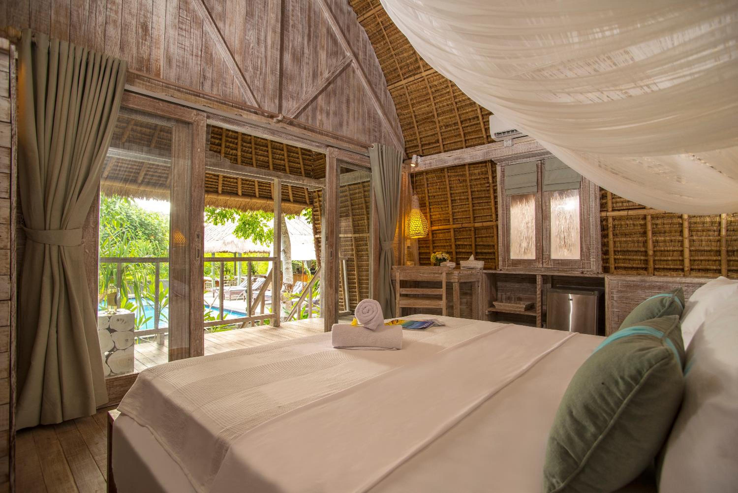 One-Bedroom Bungalow - Photo 2