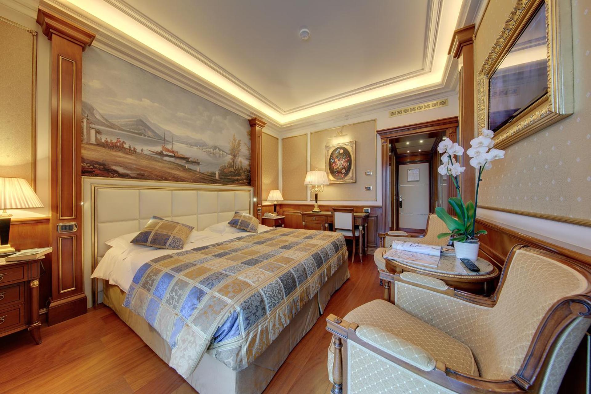 Classic Double or Twin Room with Partial Lake View - Photo 6