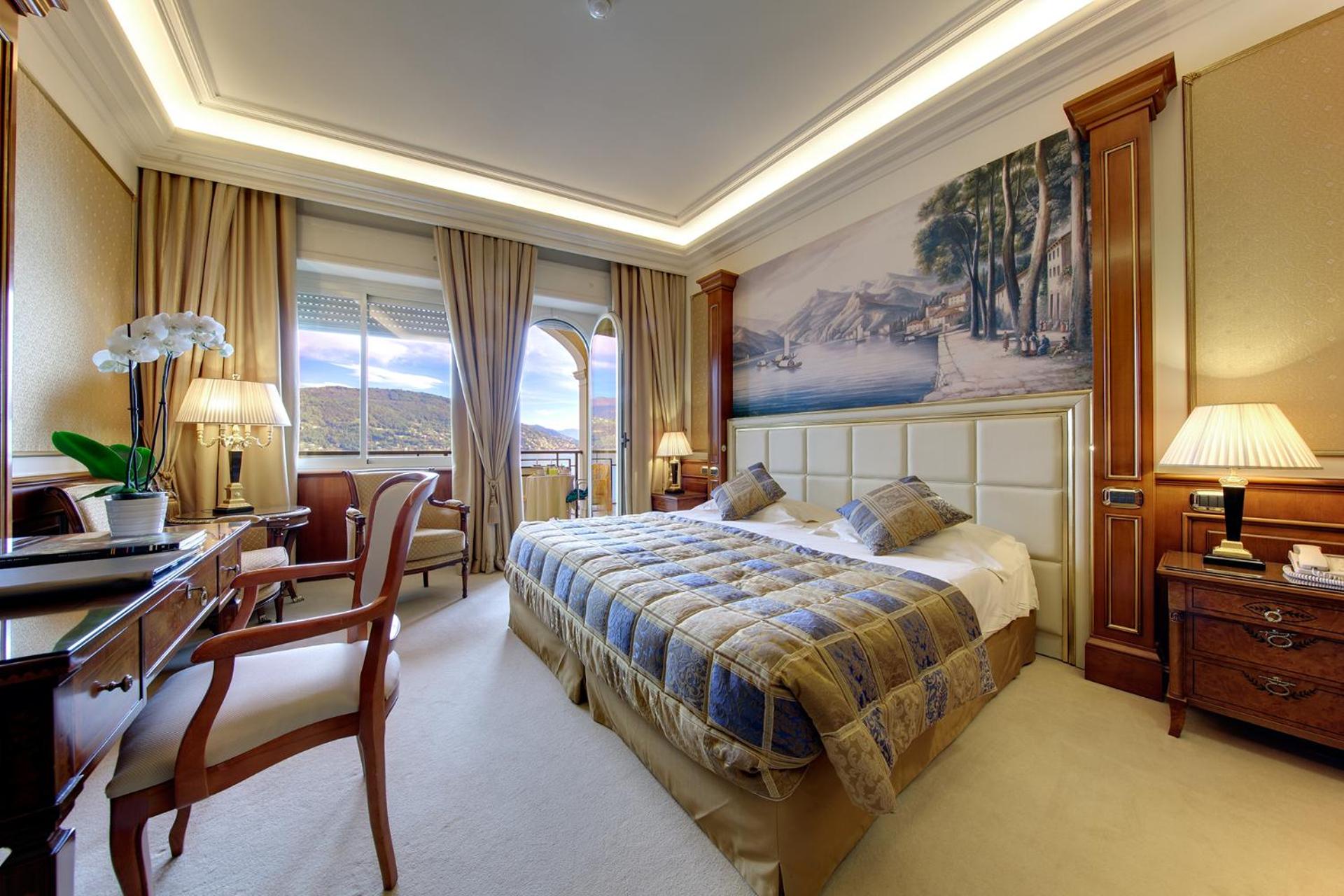 Classic Double or Twin Room with Partial Lake View - Photo 1