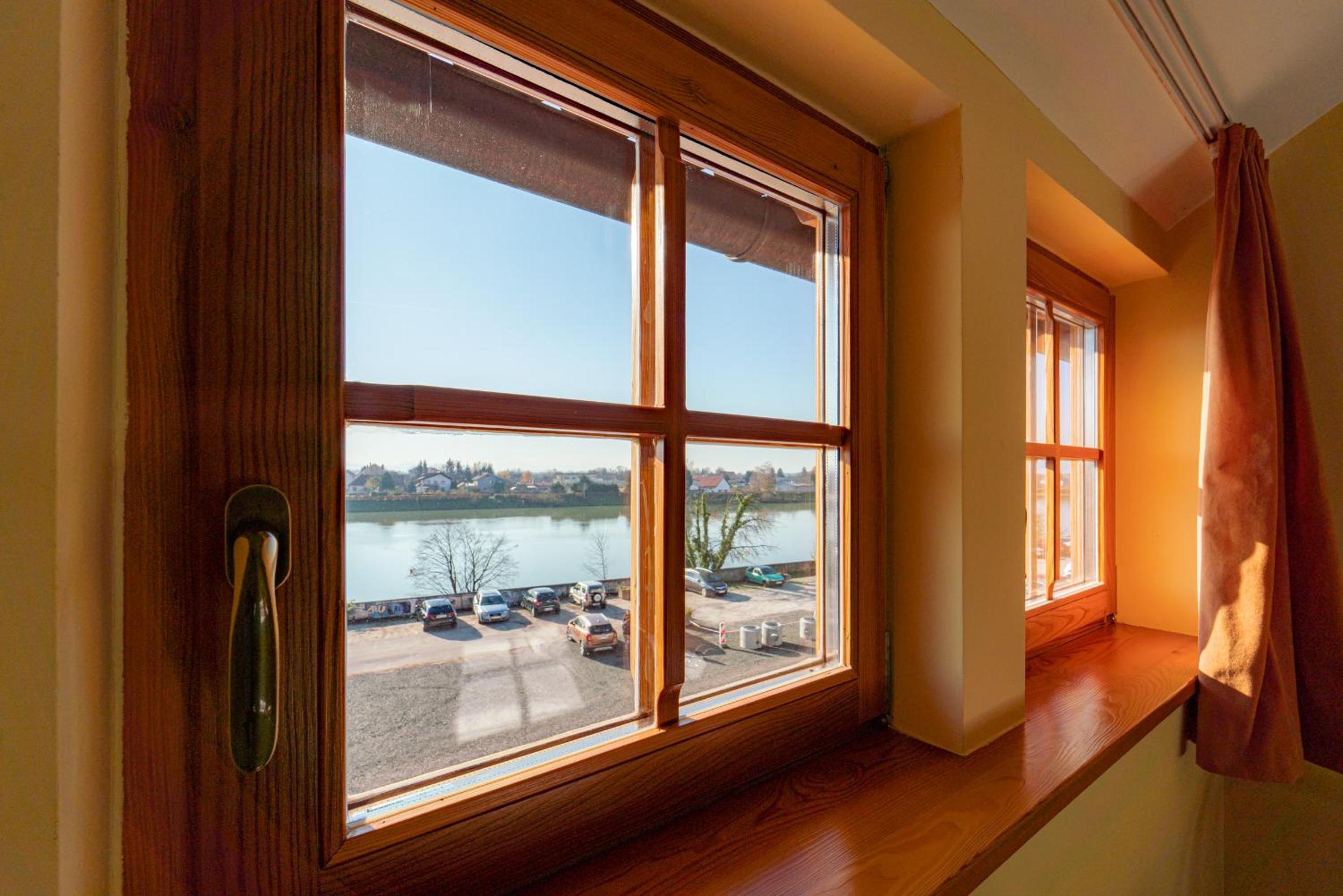 Standard Double Room with River View - Photo 19