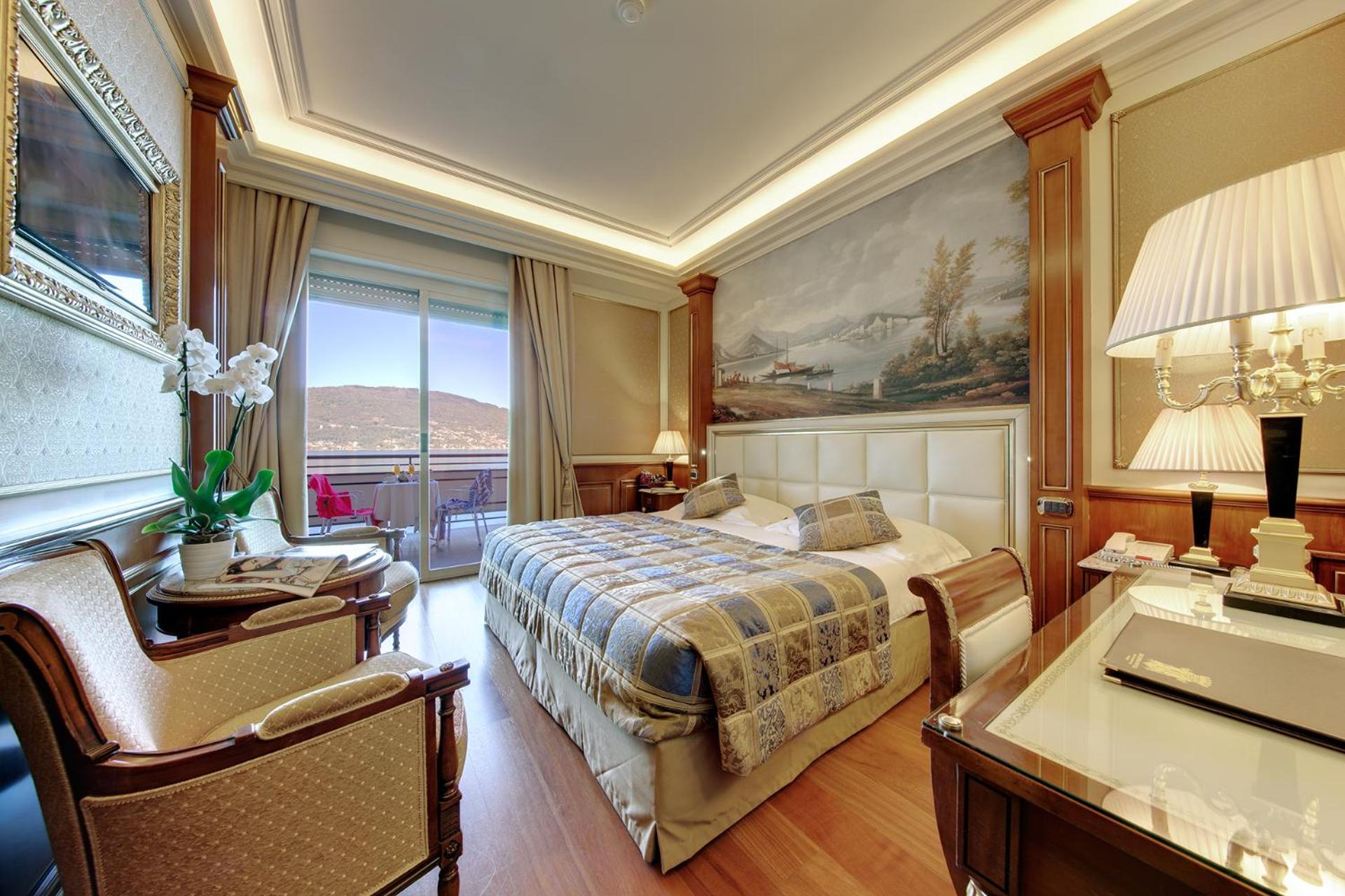 Deluxe Double or Twin Room with Lake or side pool view - Photo 1