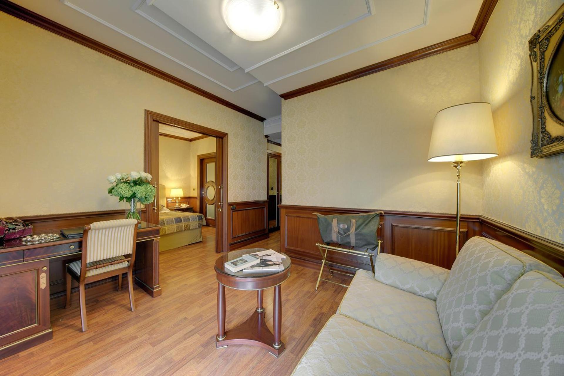 Junior Suite with Partial Lake View - Photo 4