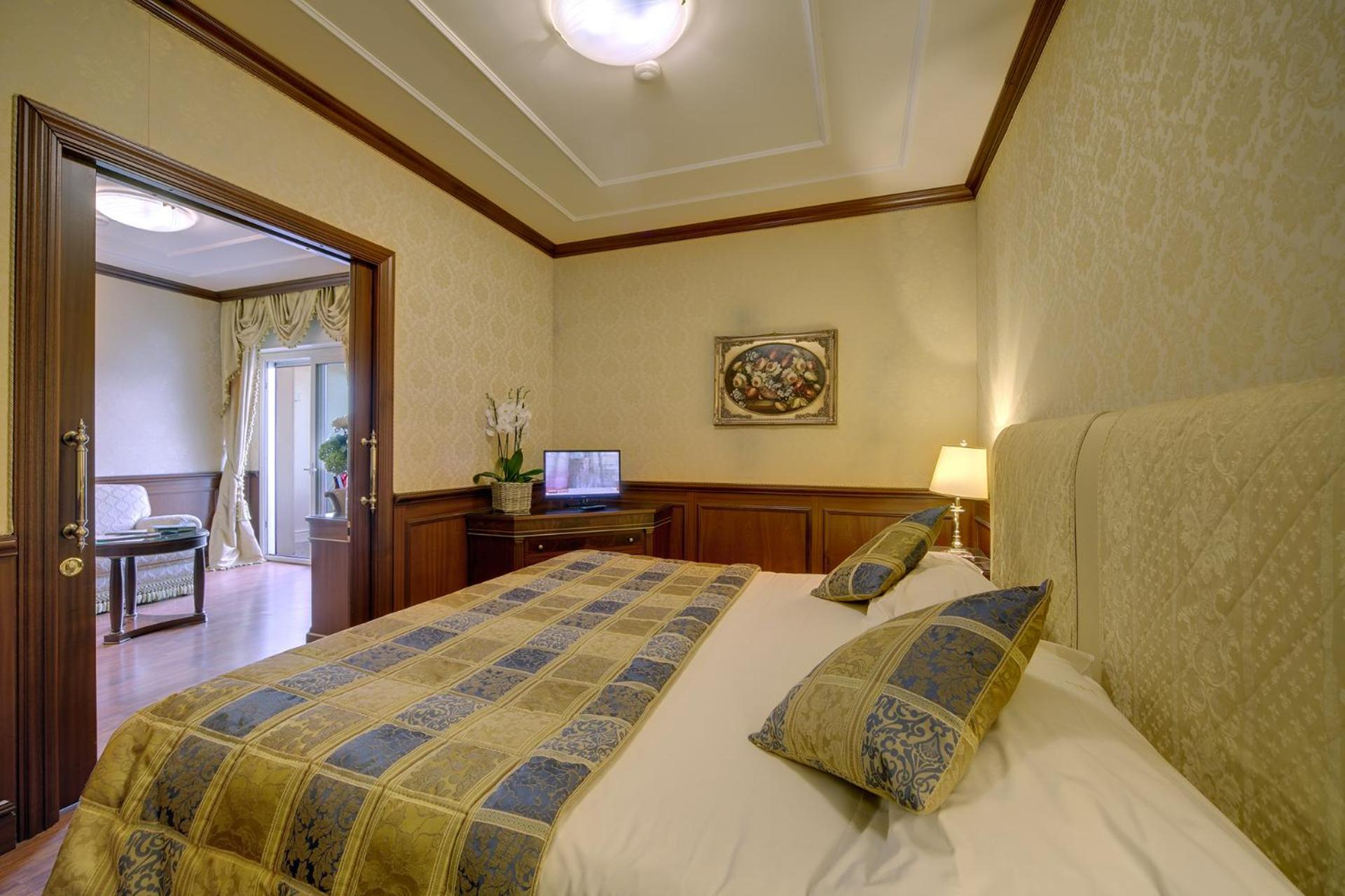 Junior Suite with Partial Lake View - Photo 5