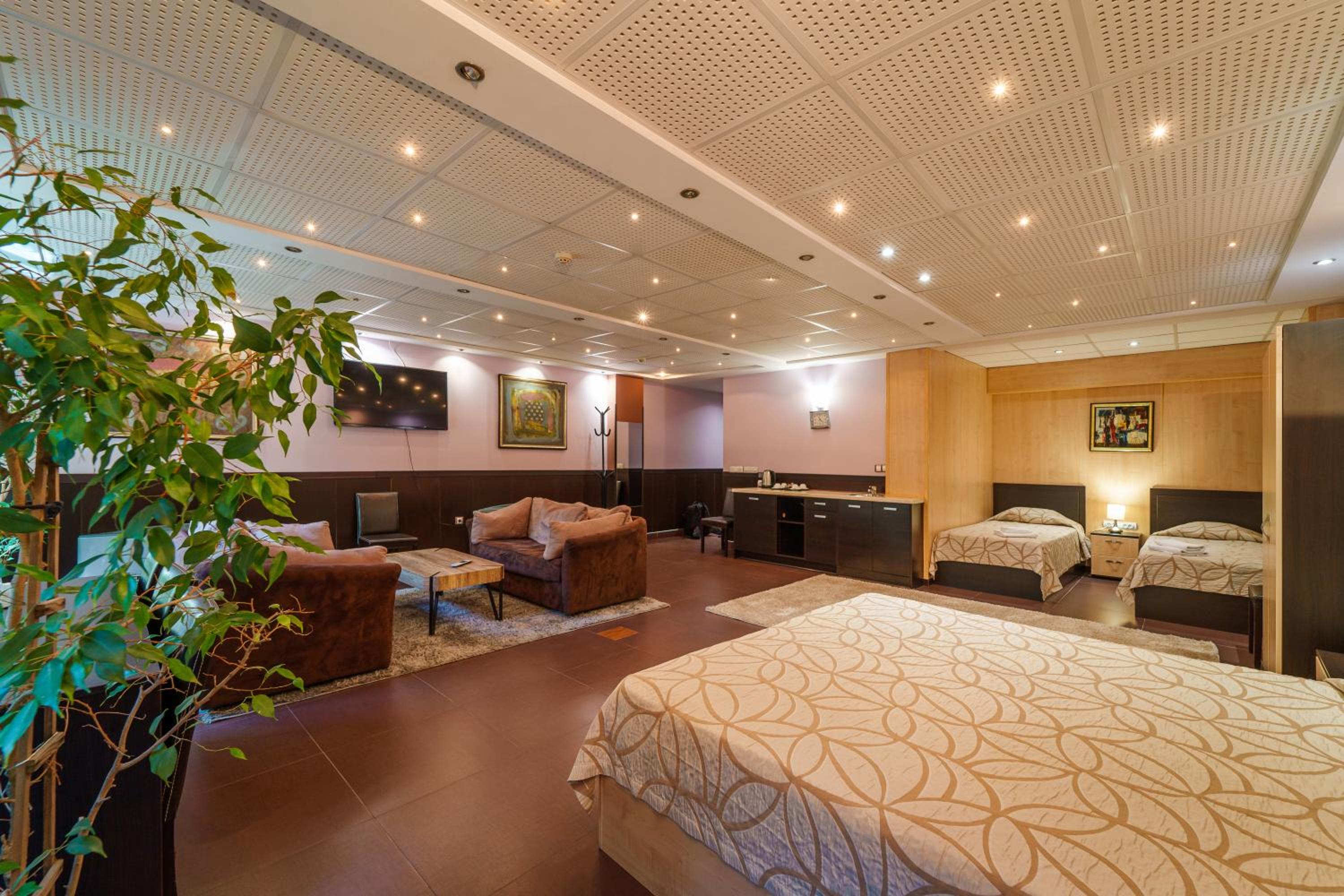 Quad Deluxe Room photo 3
