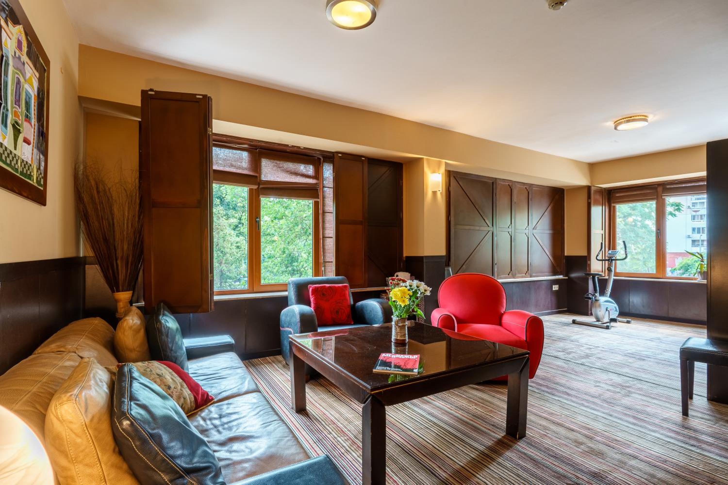 Spacious VIP Apartment photo 2