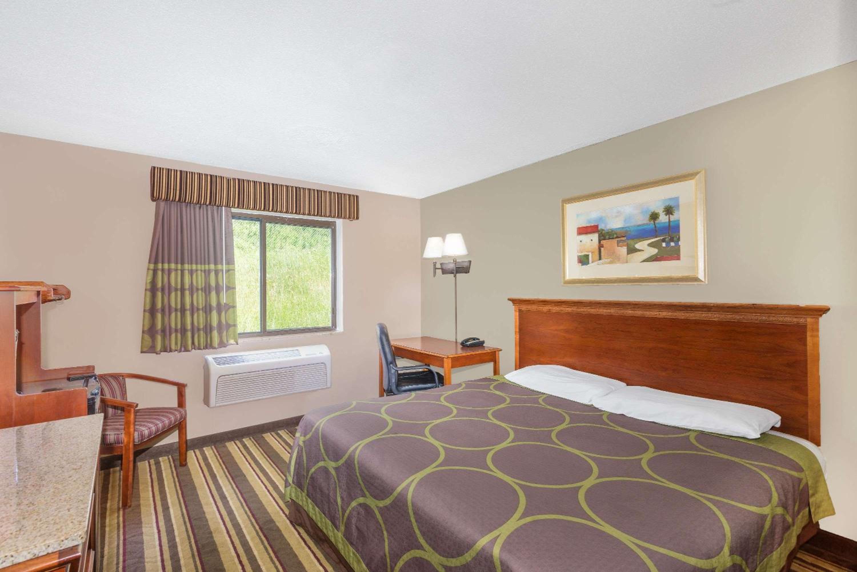 King Room - Non-Smoking - Photo 1