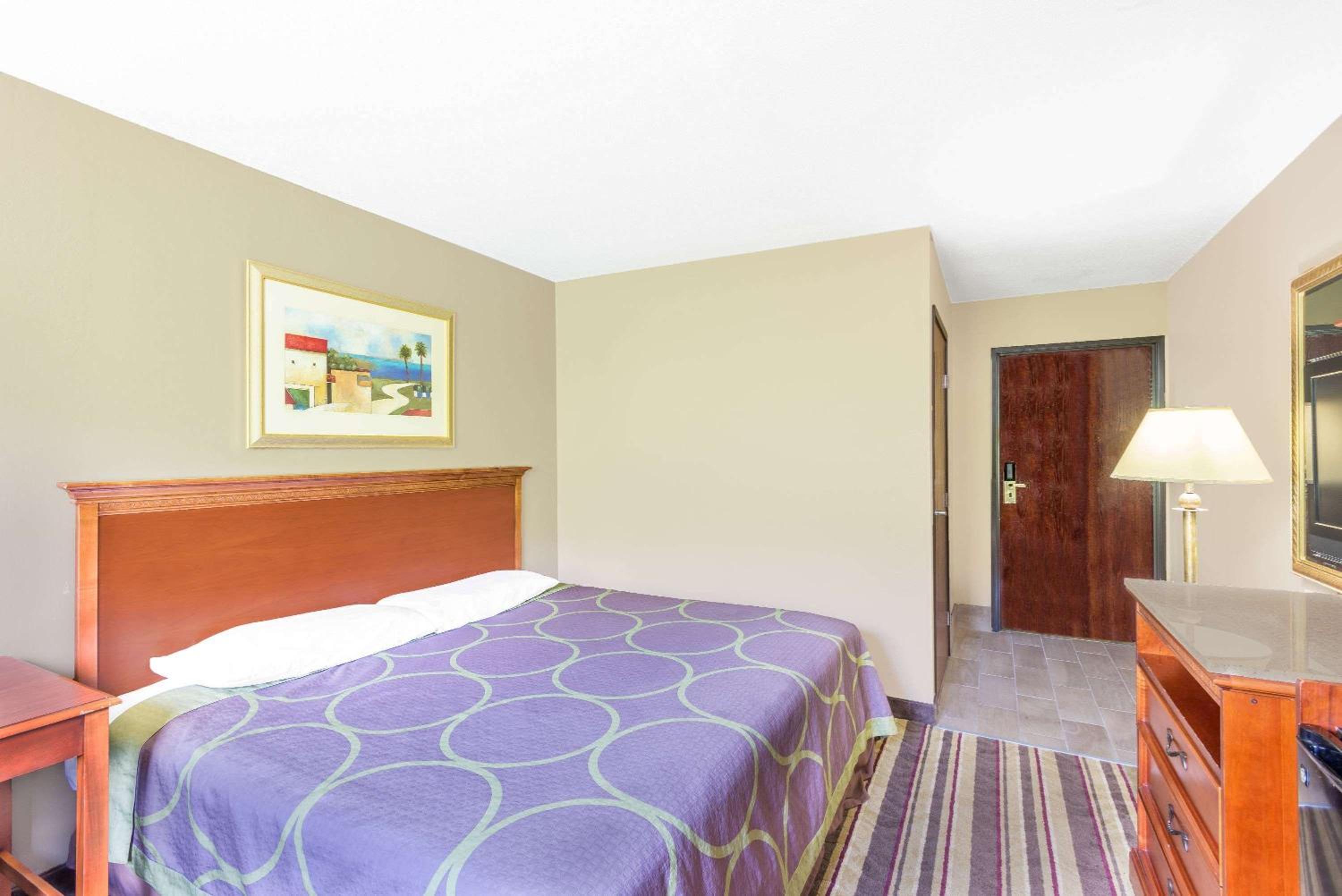 King Room - Non-Smoking - Photo 5