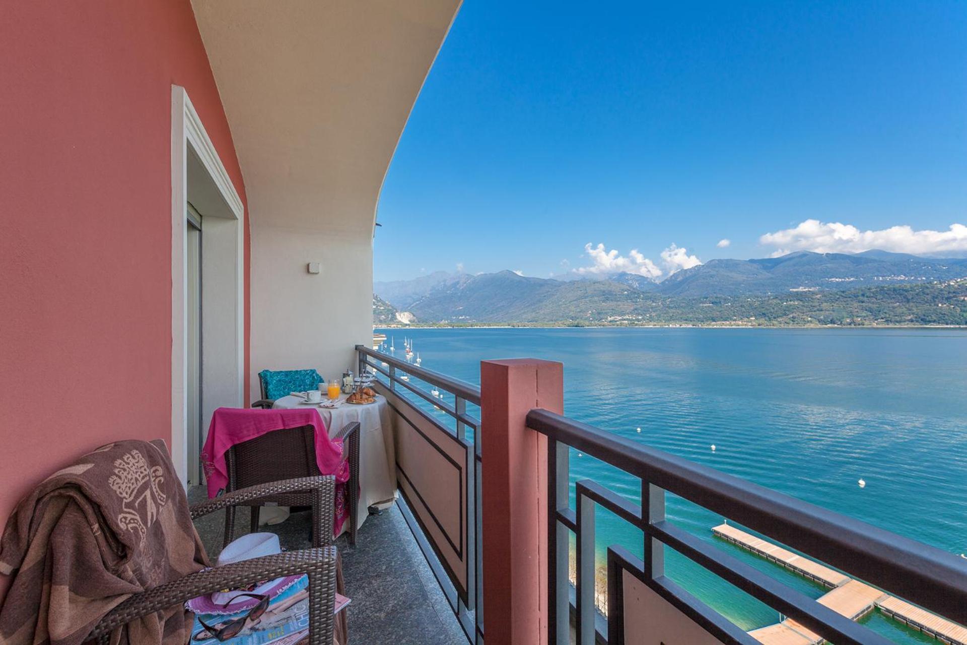 Senior Suite with Lake View - Photo 9