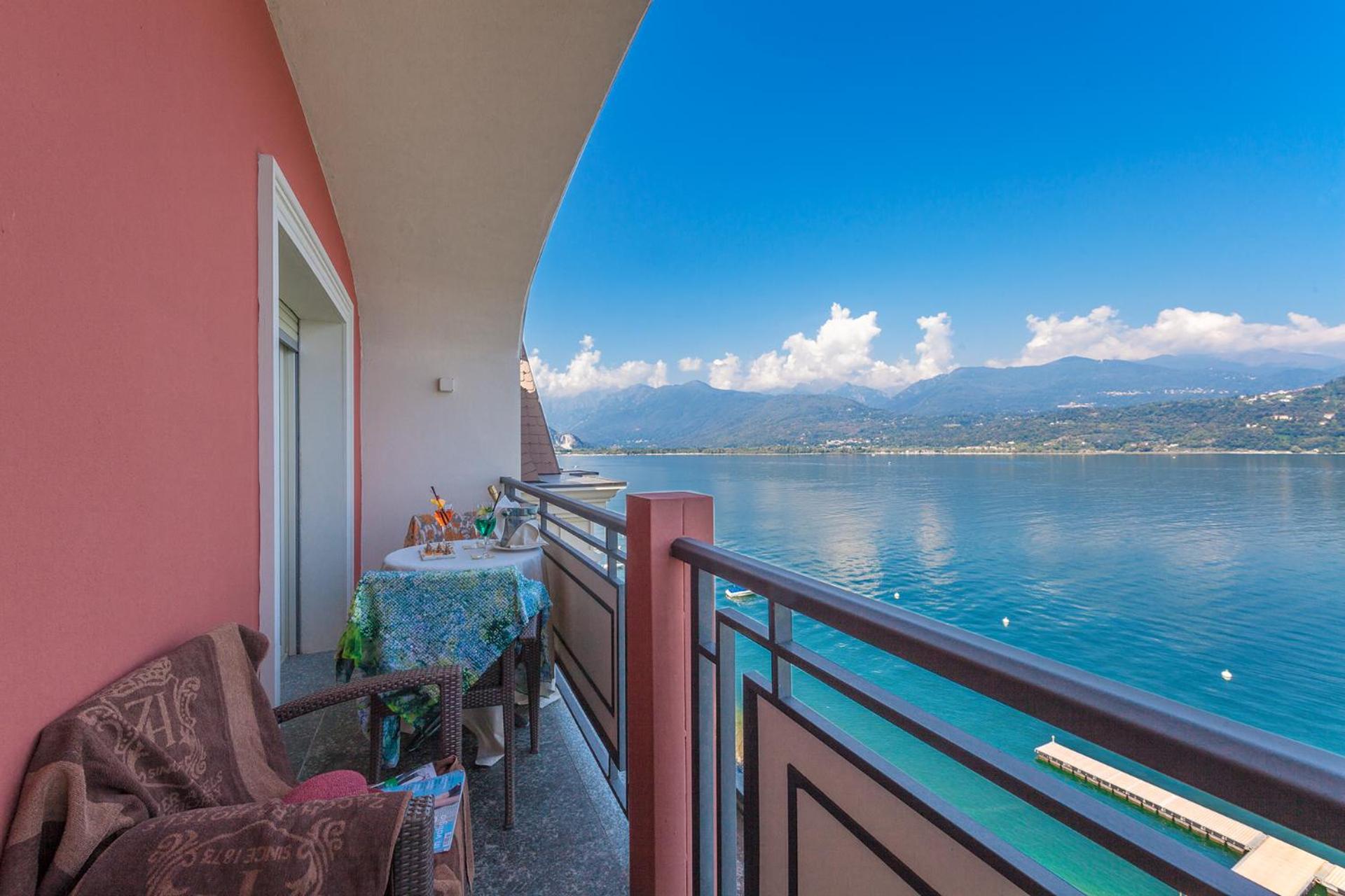 Senior Suite with Lake View - Photo 8