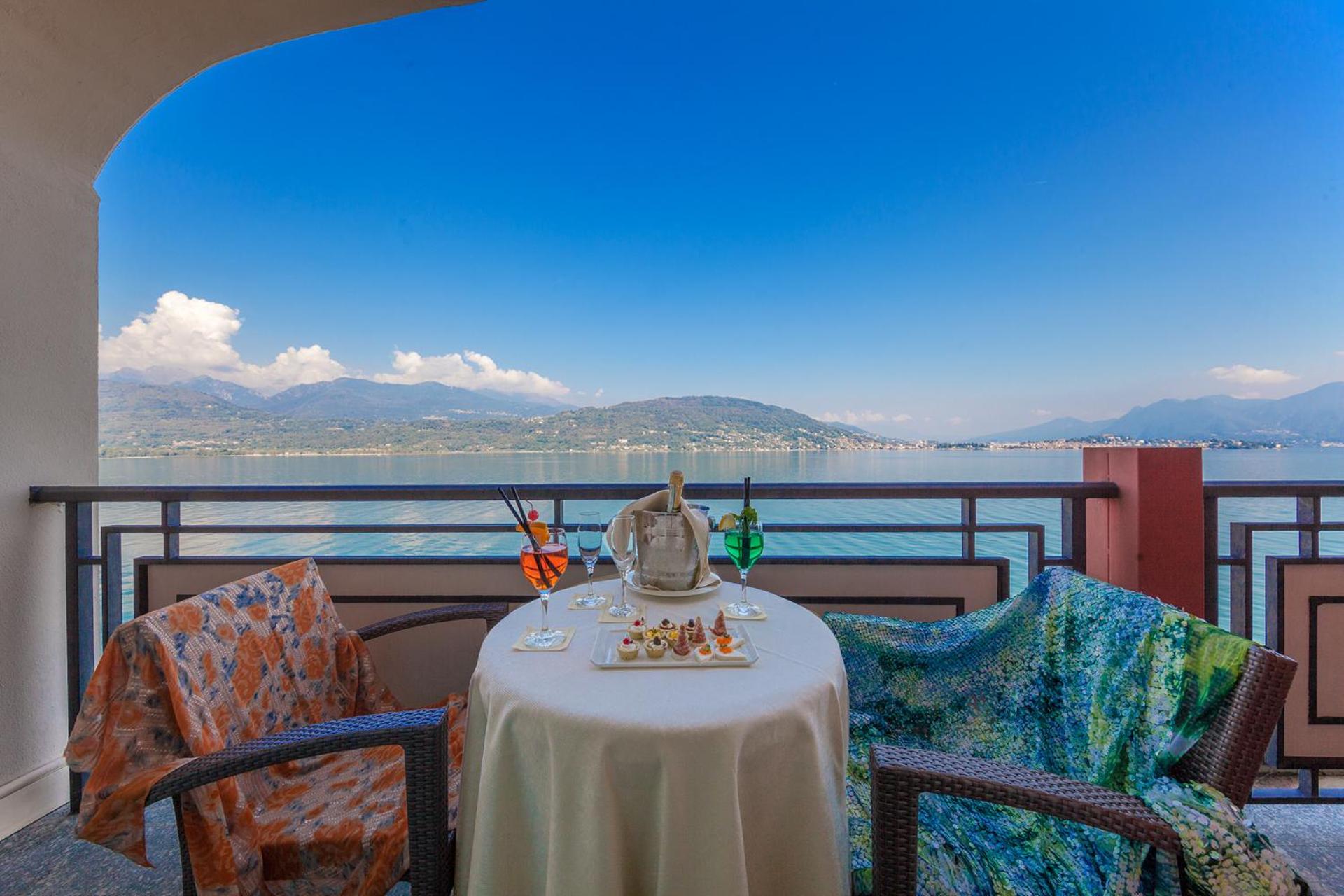 Senior Suite with Lake View - Photo 7