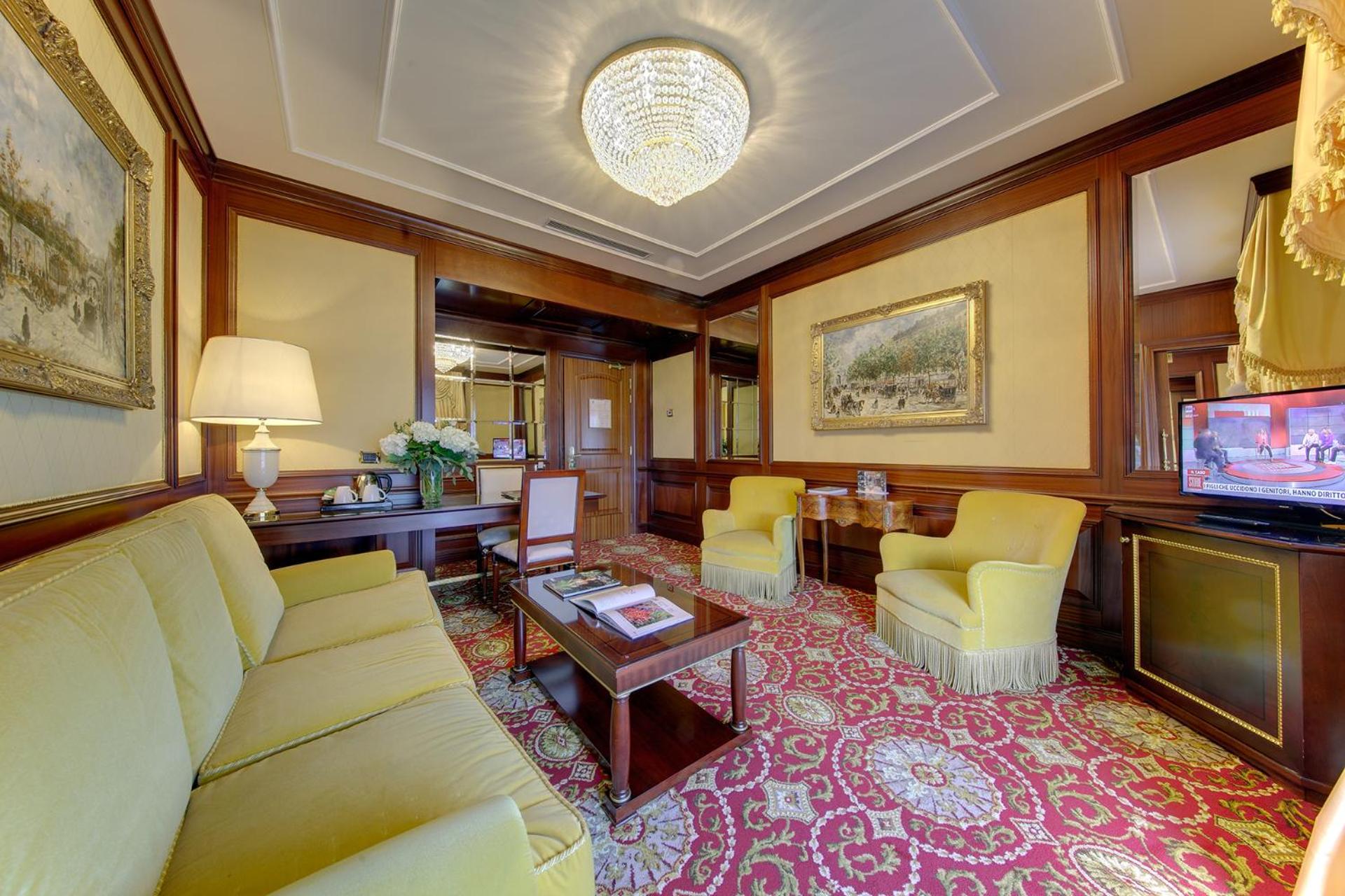 Senior Suite with Lake View - Photo 15