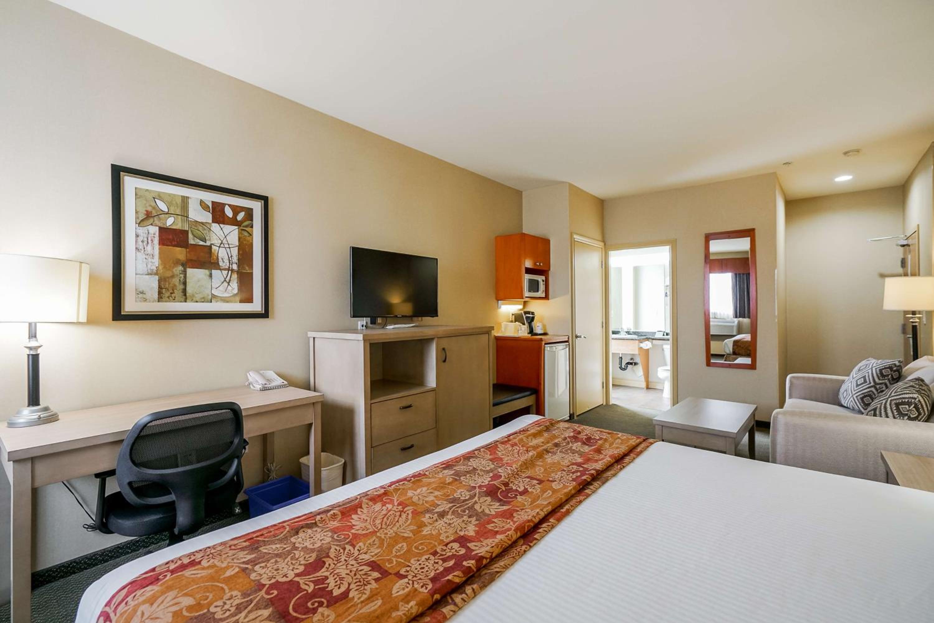 King Room with Sofa Bed - Non-Smoking - Photo 4