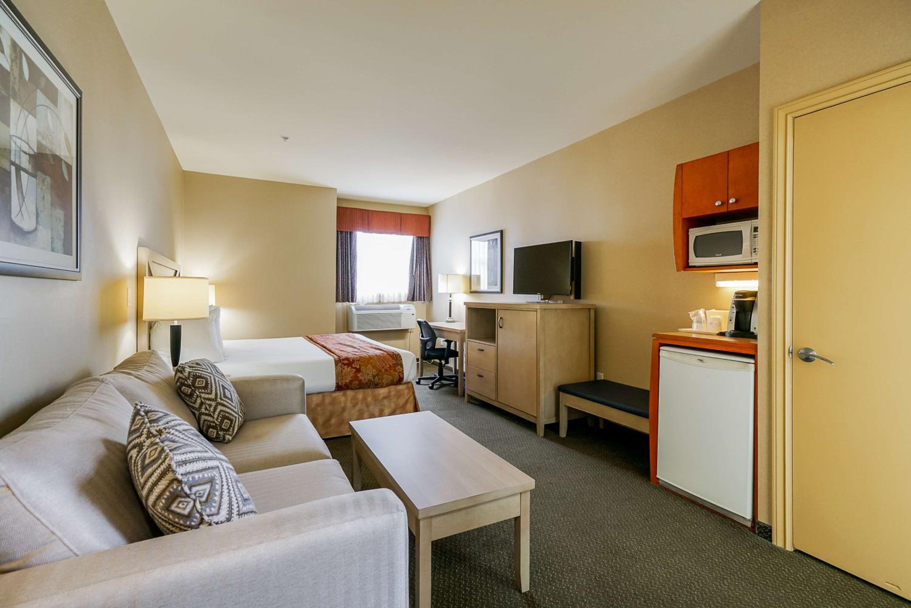 King Room with Sofa Bed - Non-Smoking - Photo 1