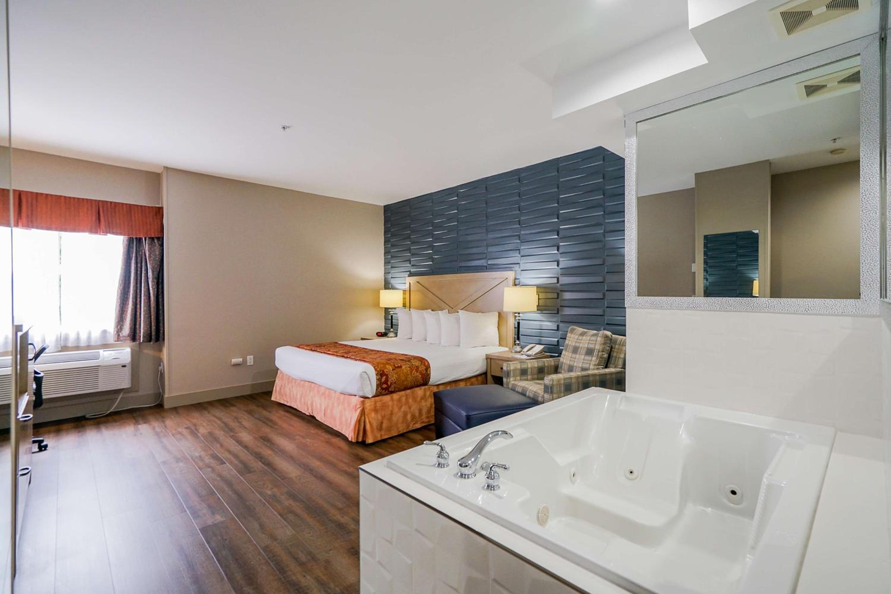 King Room with Spa Bath - Non-Smoking - Photo 1