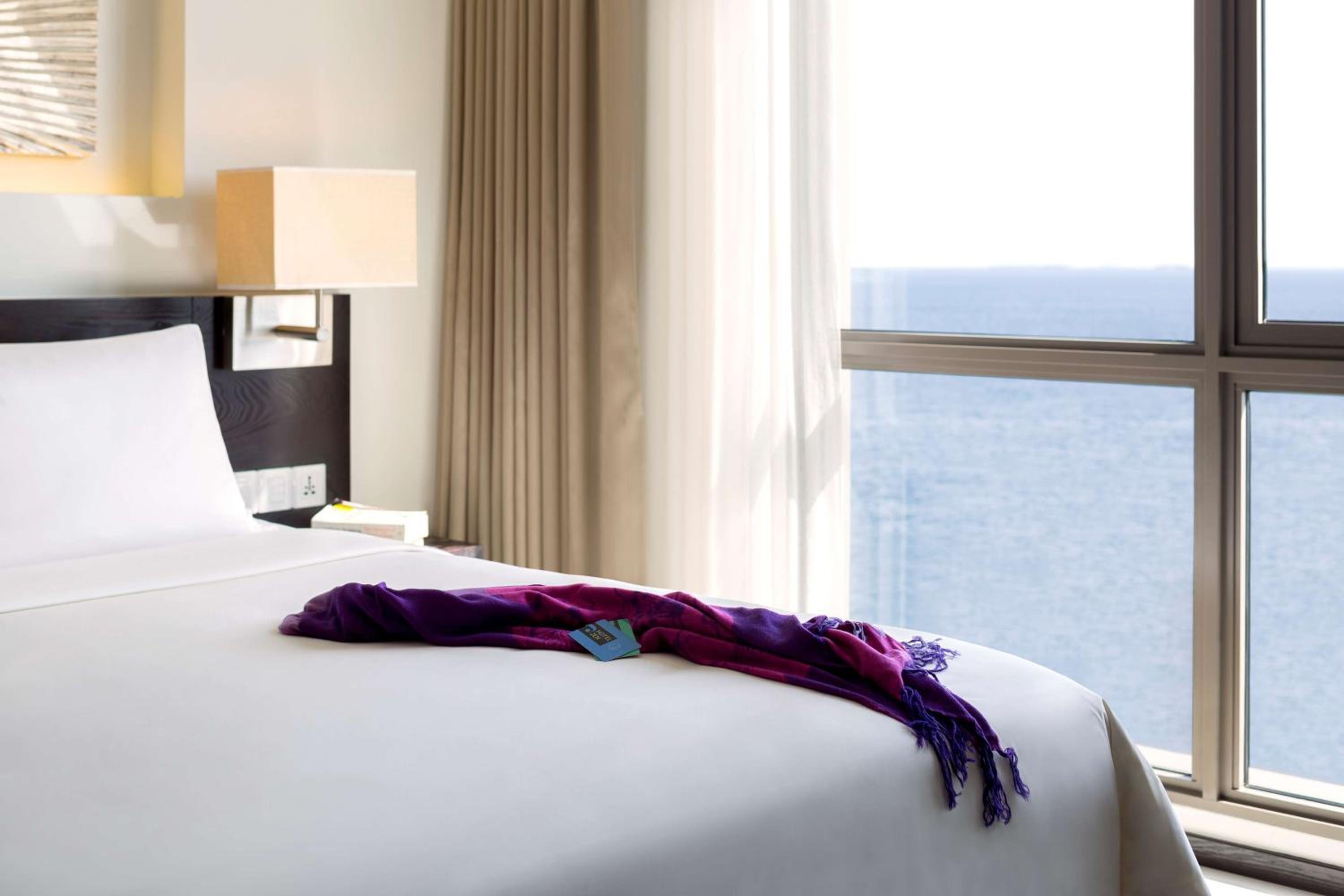 Executive Double Room (Free Return Airport Transfer, Complimentary Wifi) - Photo 8