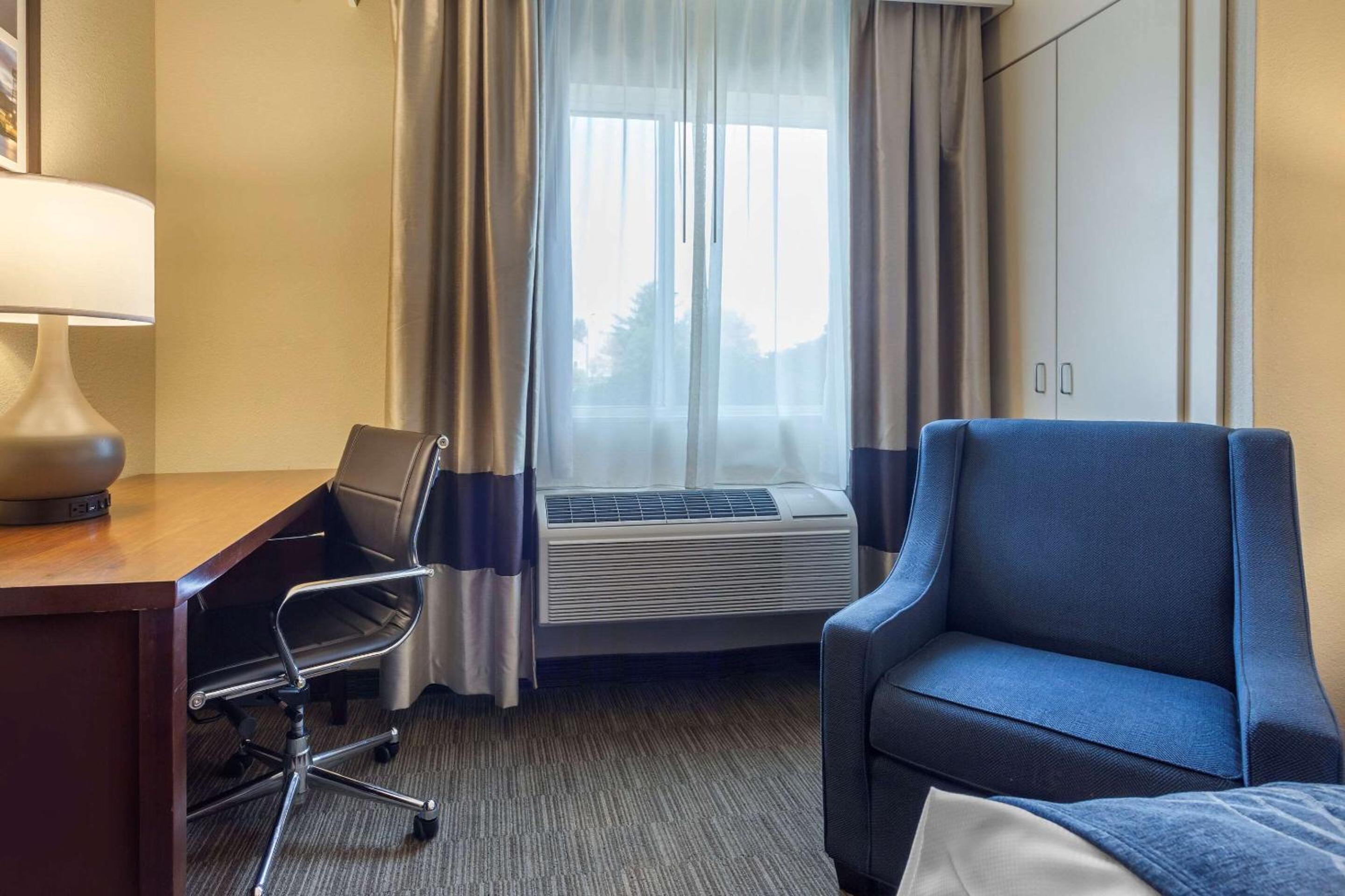 Queen Room - Accessible/Non-Smoking - Photo 1