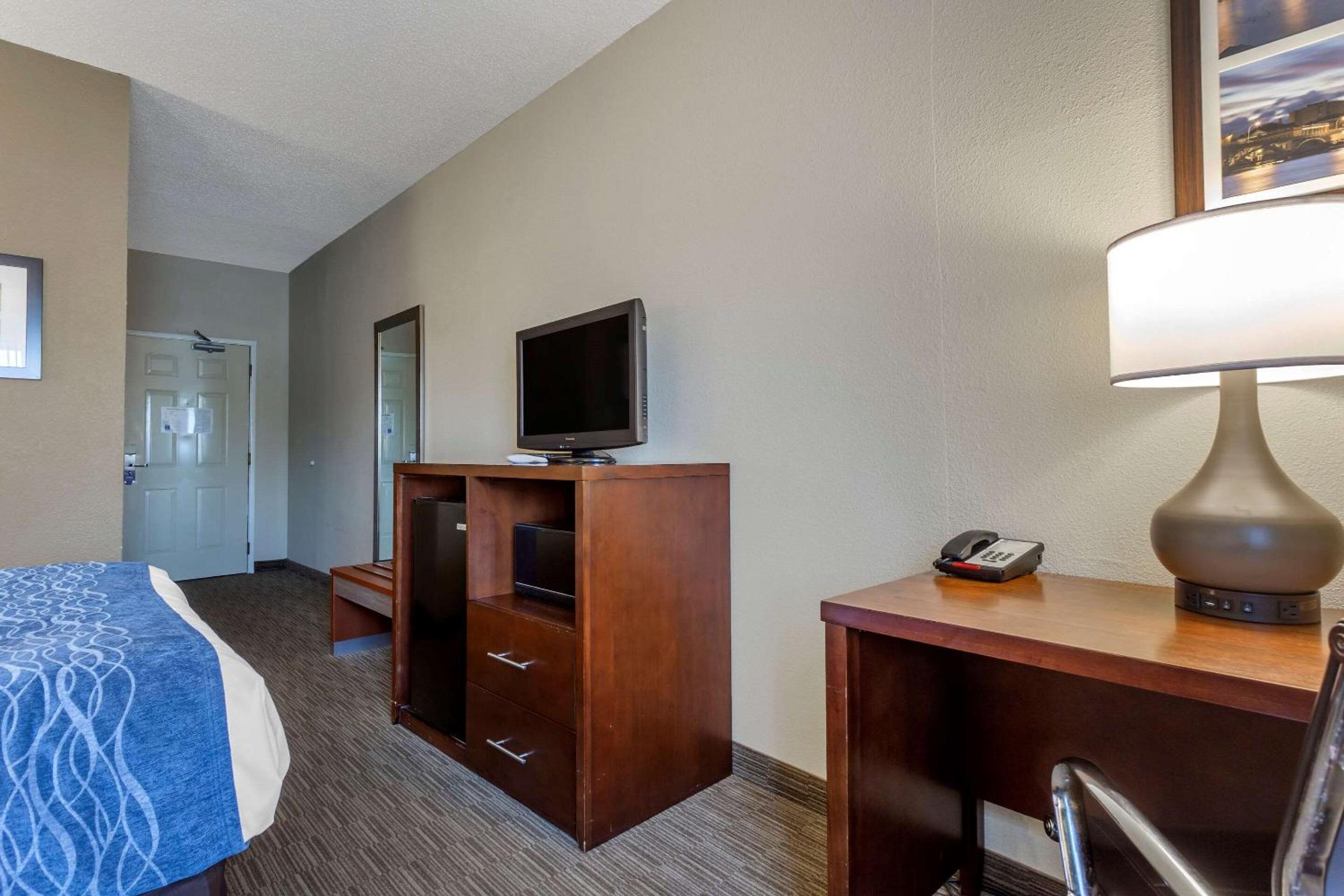 Queen Room - Accessible/Non-Smoking - Photo 4
