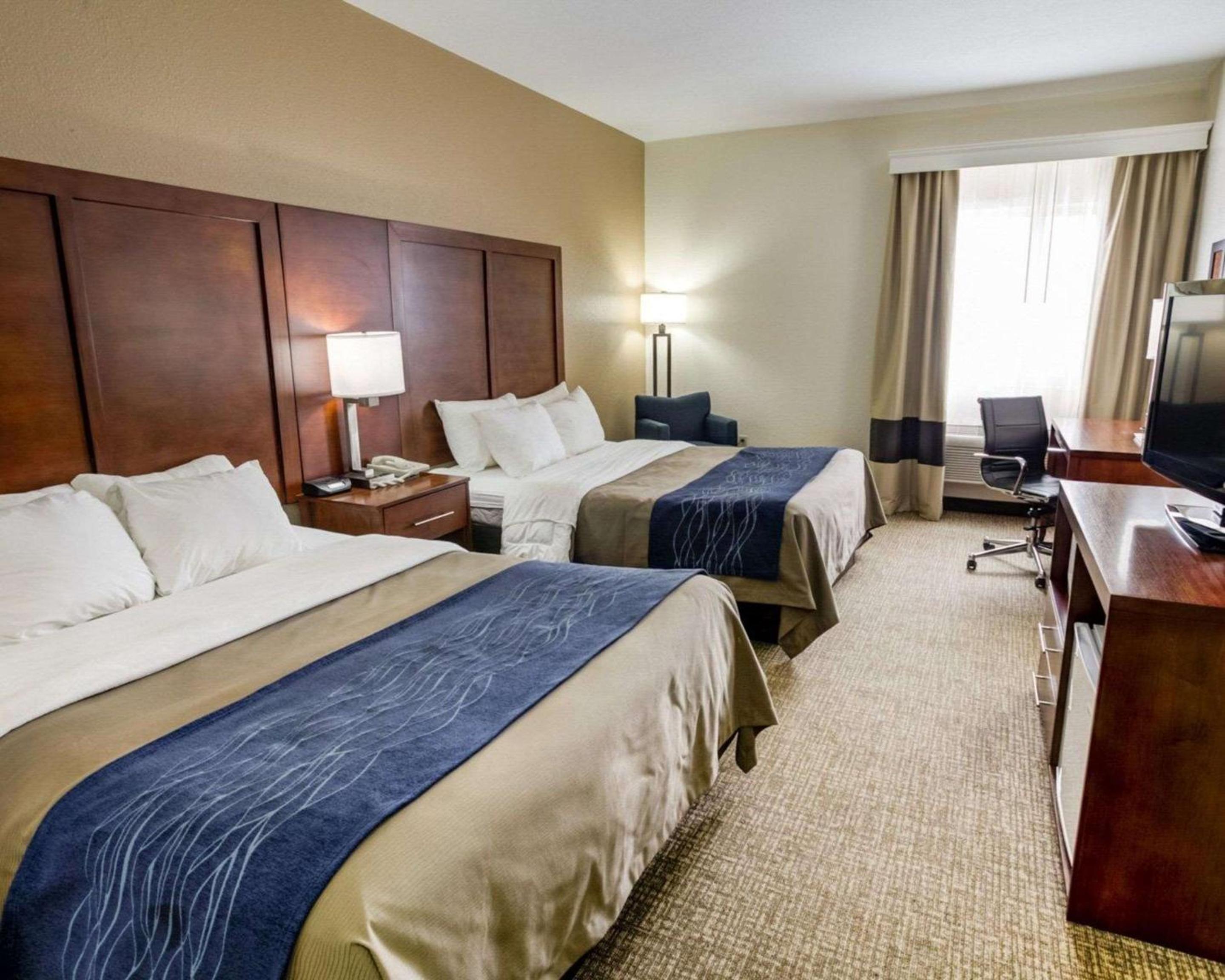 Queen Room with Two Queen Beds - Non-Smoking - Photo 1