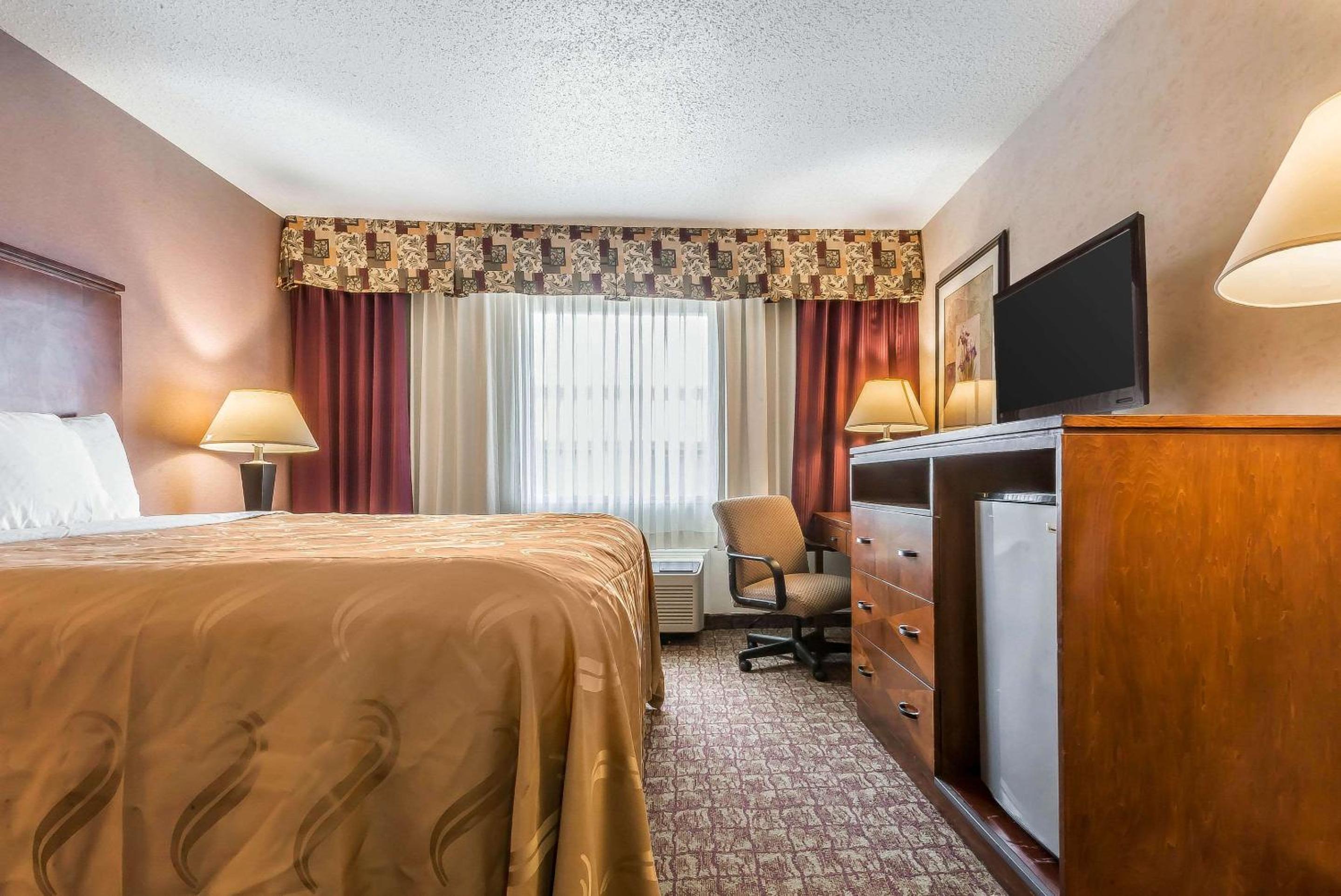 Standard King Room - Non-Smoking 
