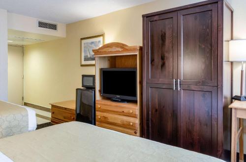 Double Room with Two Double Beds - Disability Access/Non-Smoking photo 1