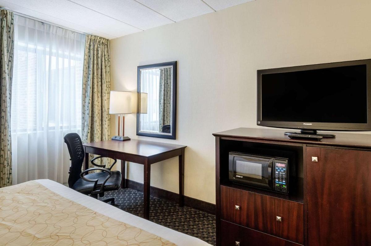 Business Queen Room with Two Queen Beds - Non-Smoking photo 3