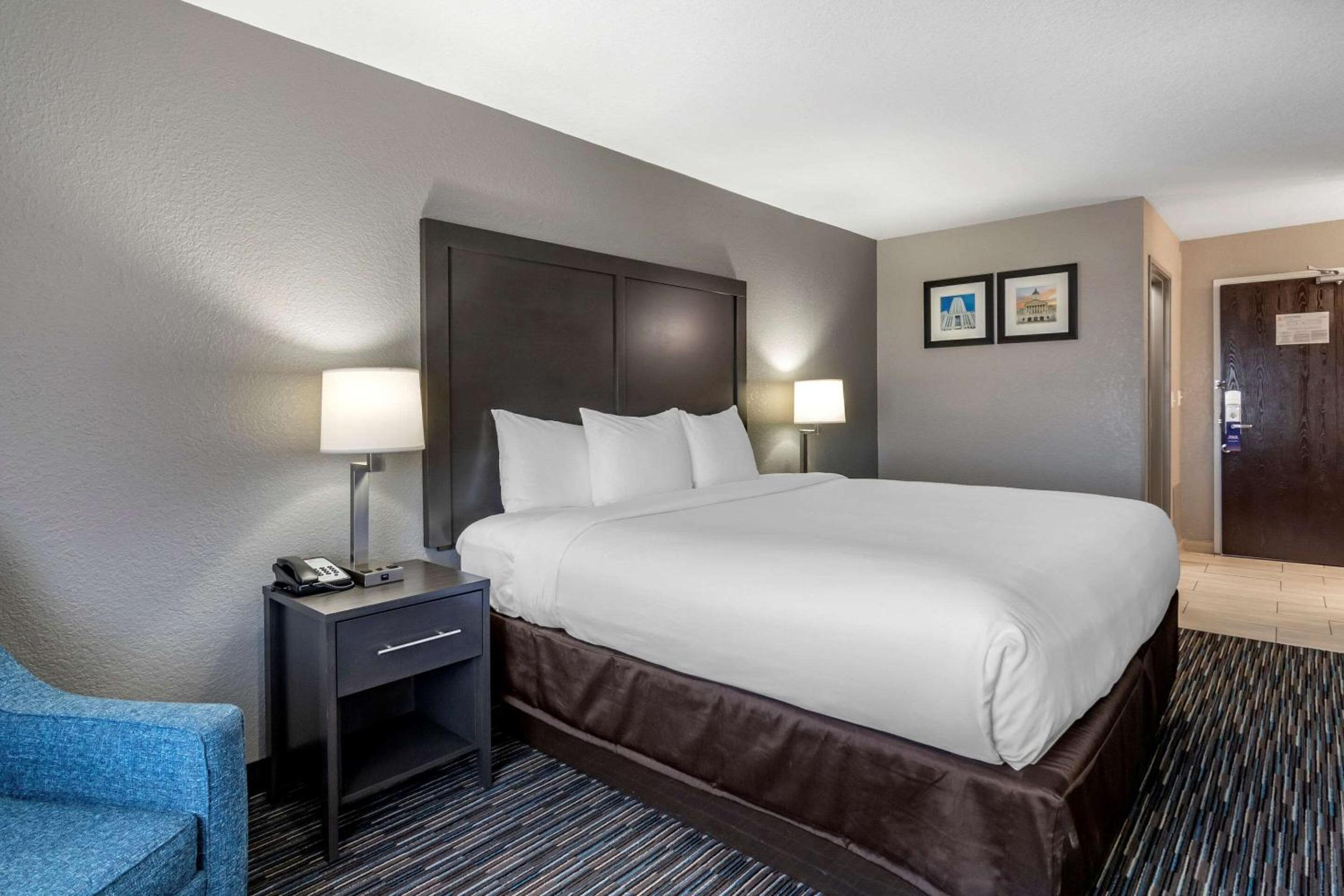 King Room - Non-Smoking - Photo 3
