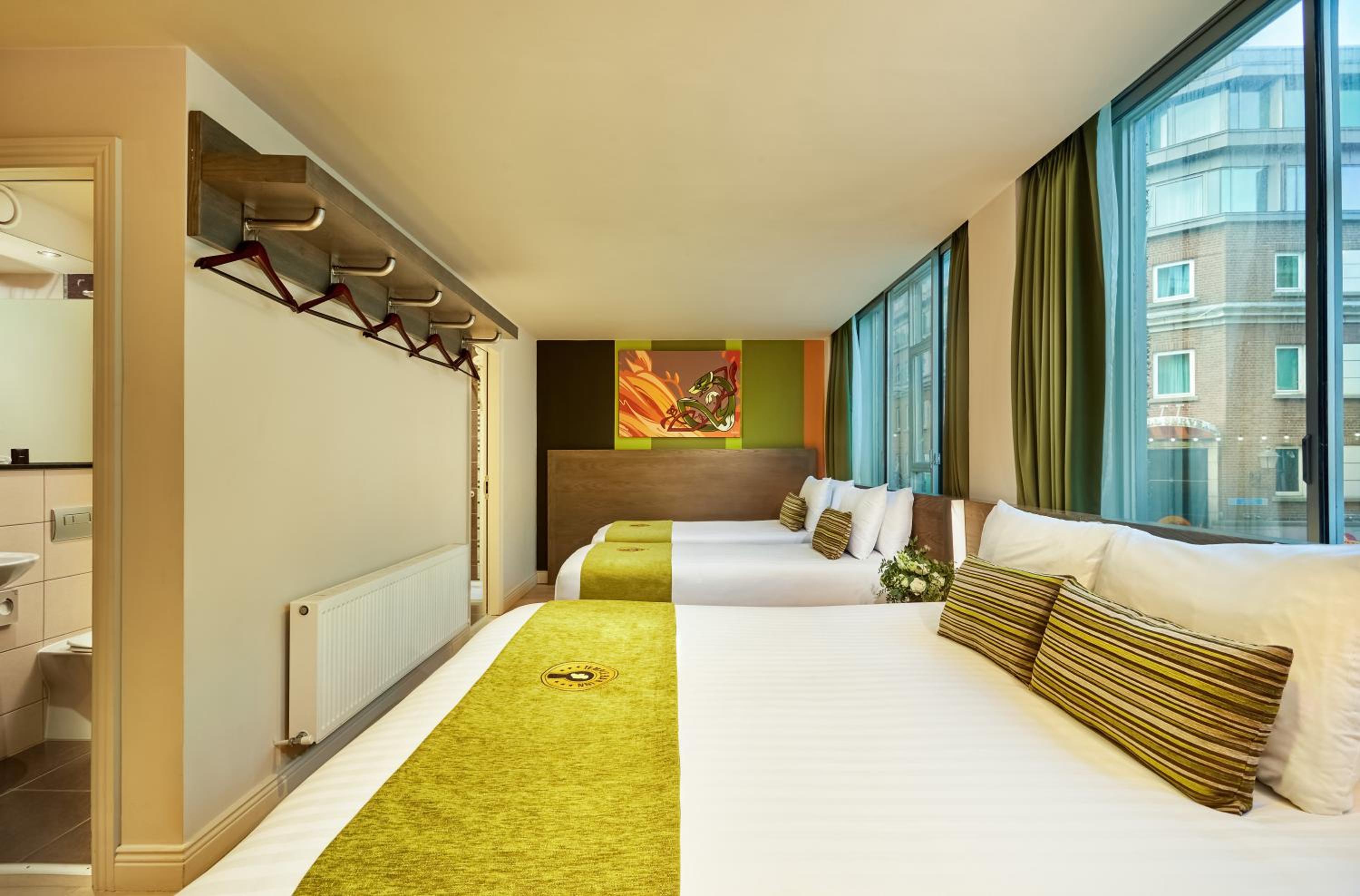 Quadruple Room thumbnail 5