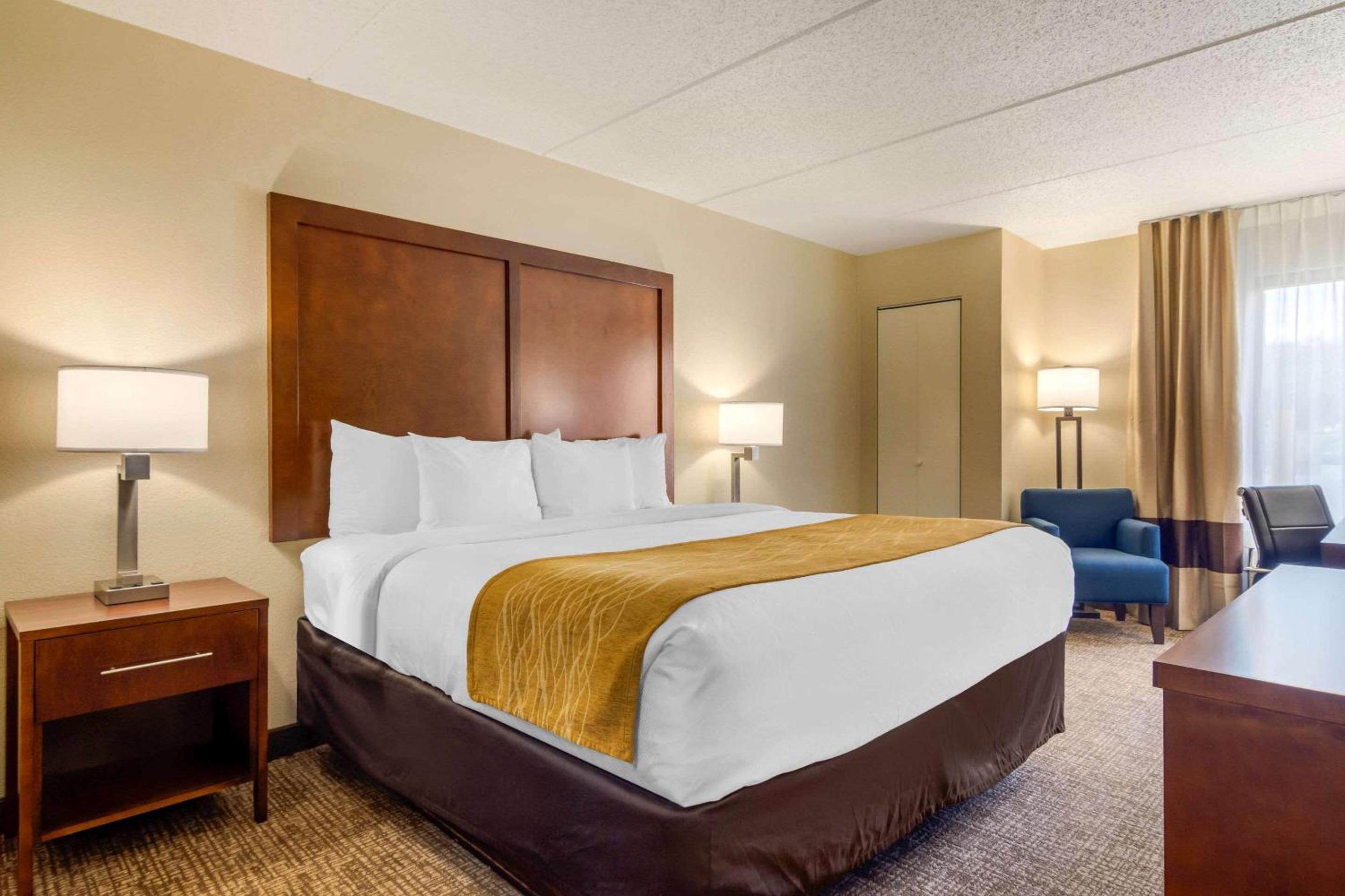 King Room - Non-Smoking - Photo 1