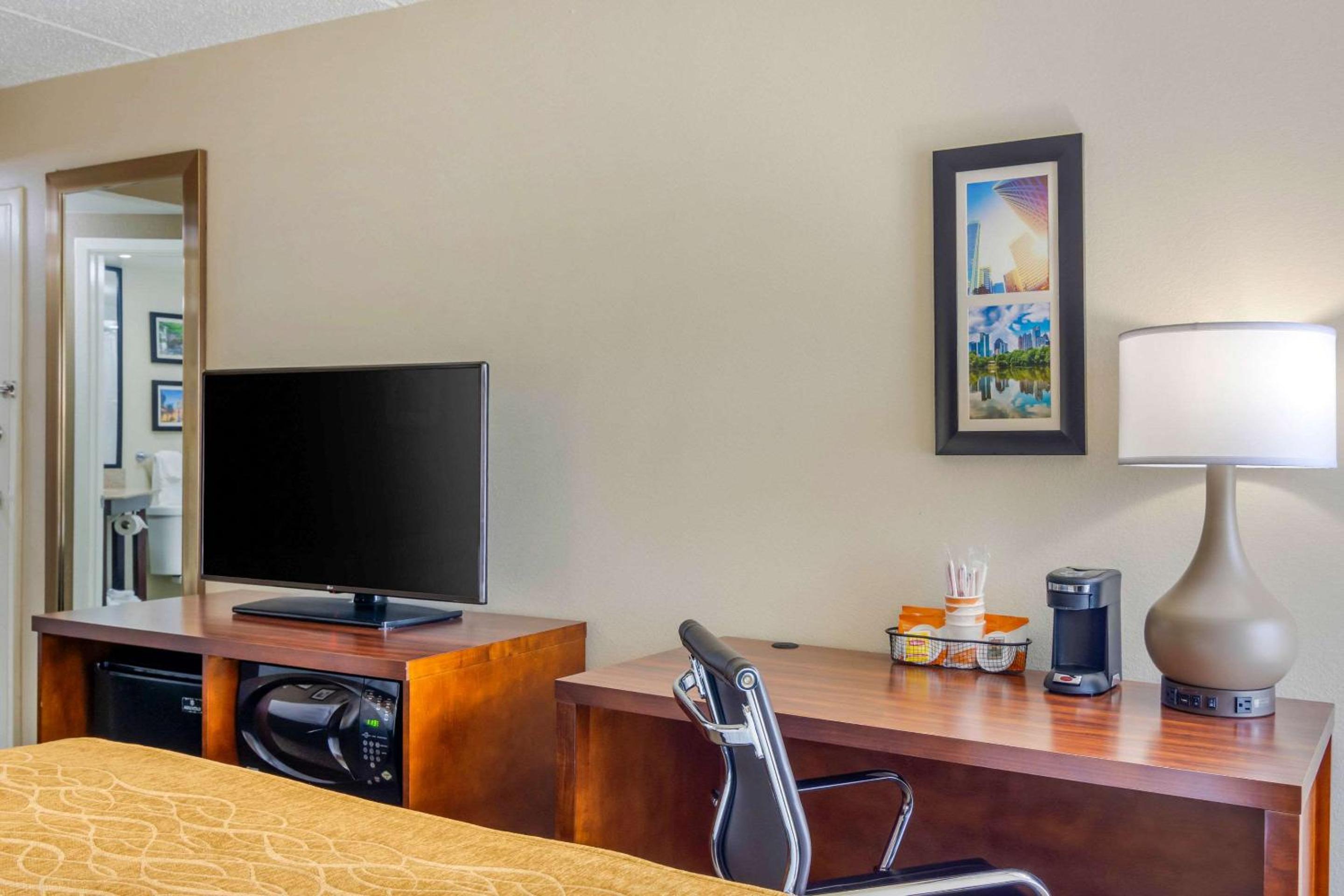 King Room - Non-Smoking - Photo 2