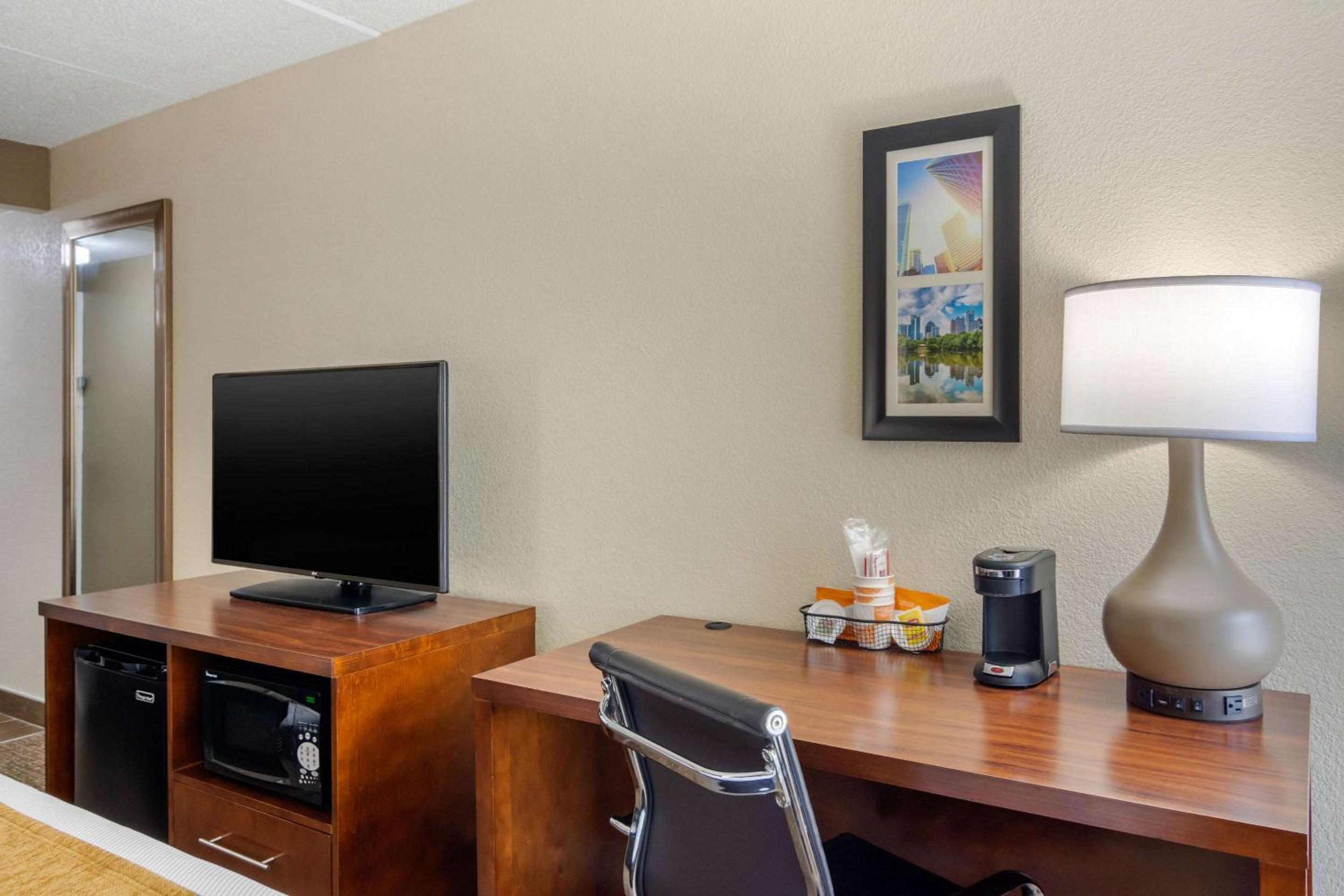 King Room - Non-Smoking - Photo 15
