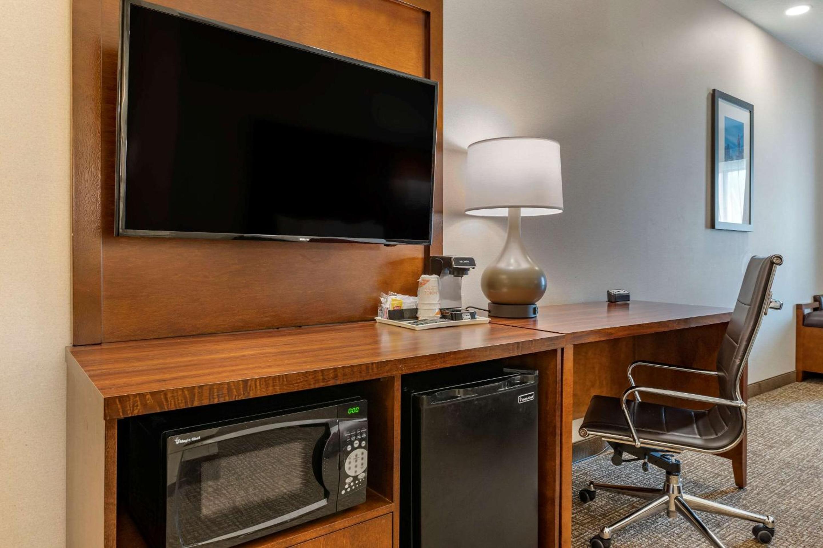 Queen Suite - Disability Access/Non-Smoking photo 3