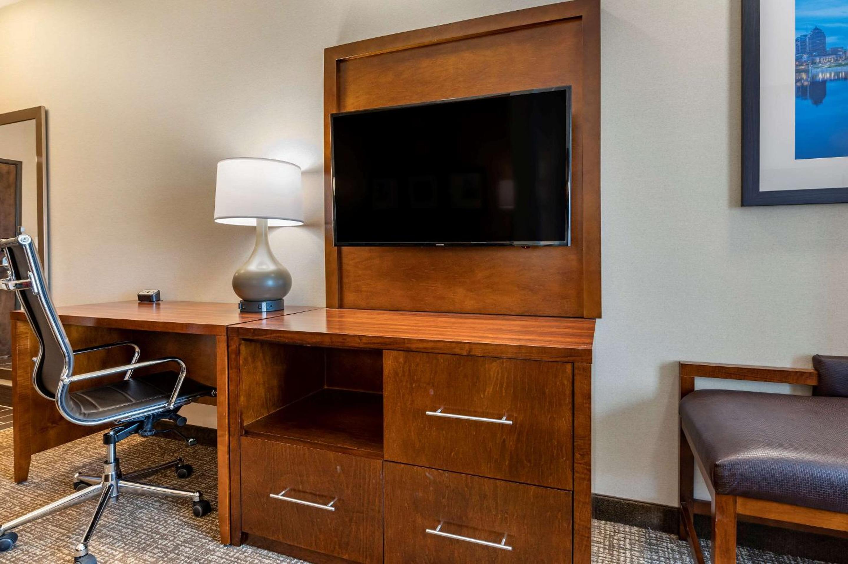 King Suite - Disability Access/Non-Smoking photo 3