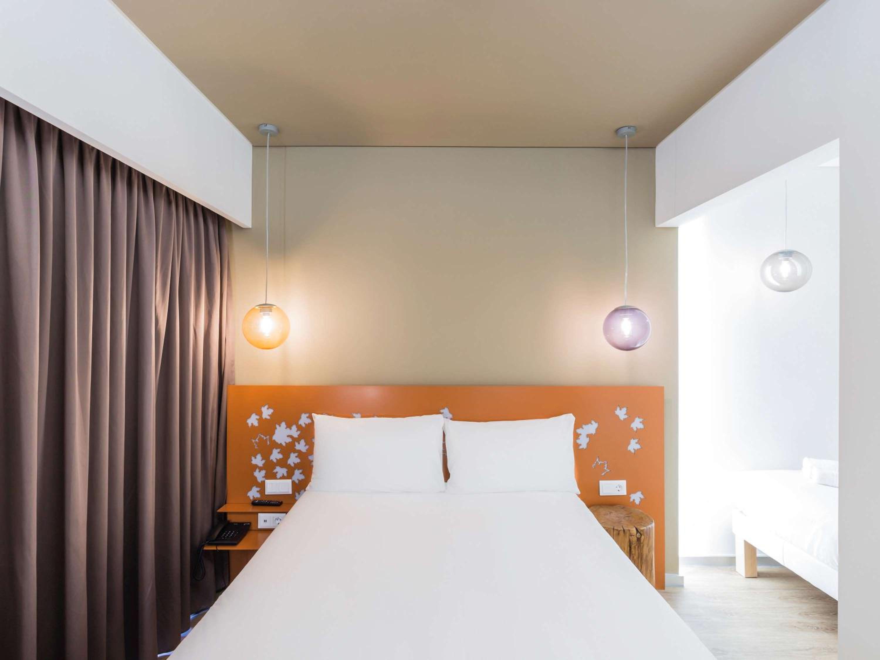 Superior Room with One Queen Bed and One Single Bed - Photo 1