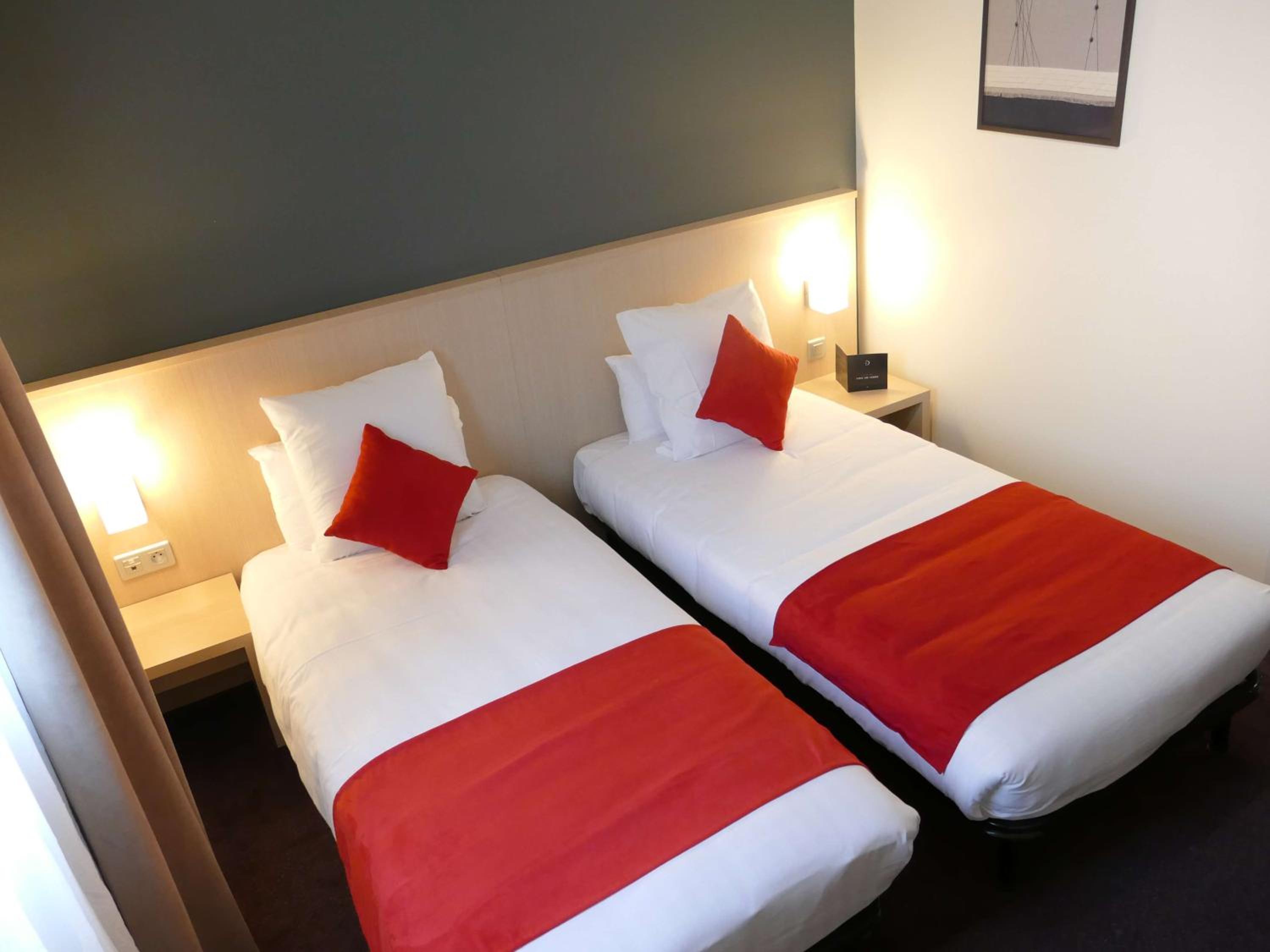 Standard Twin Room - Photo 3