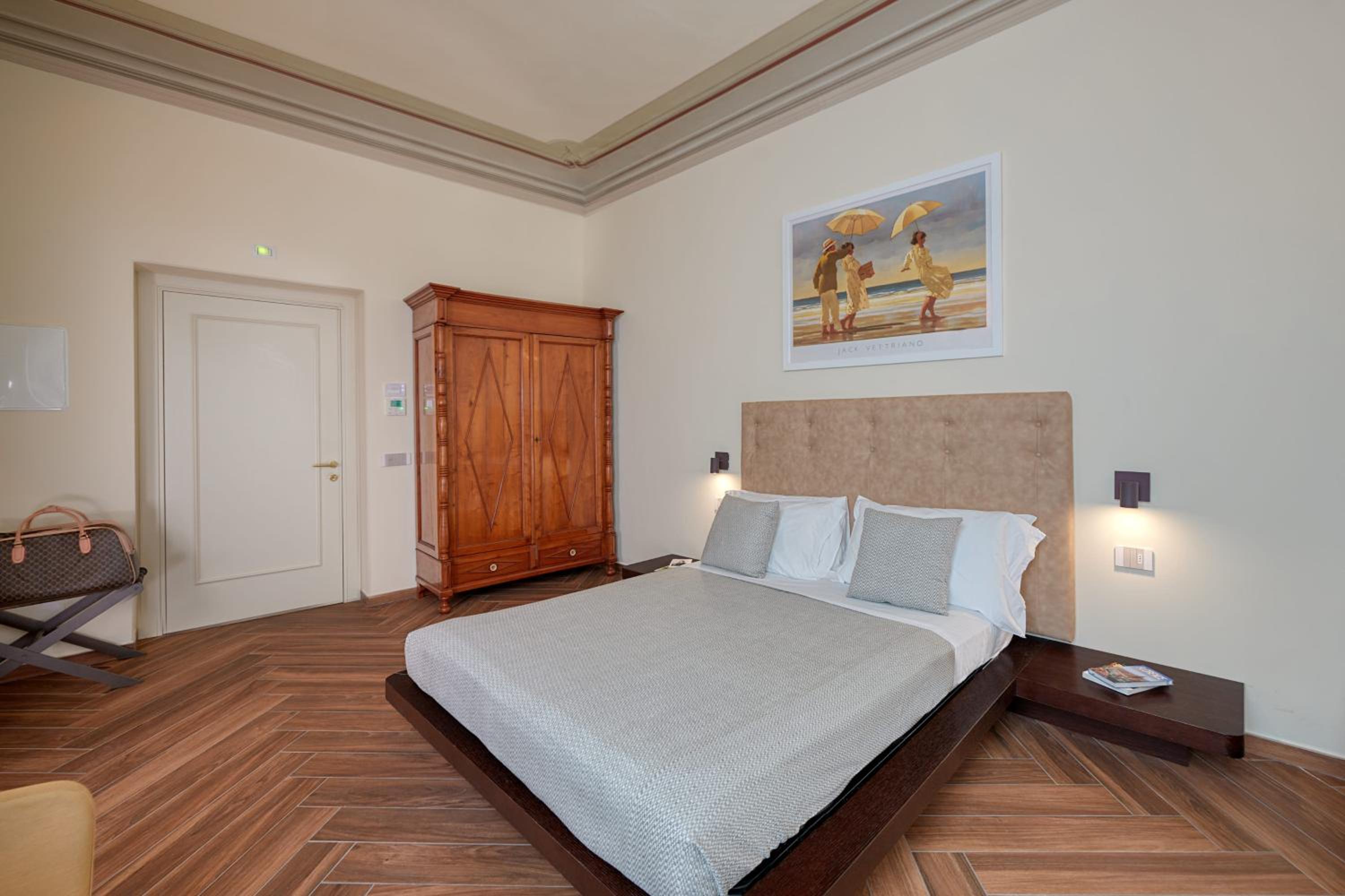 Standard Queen Room photo 3