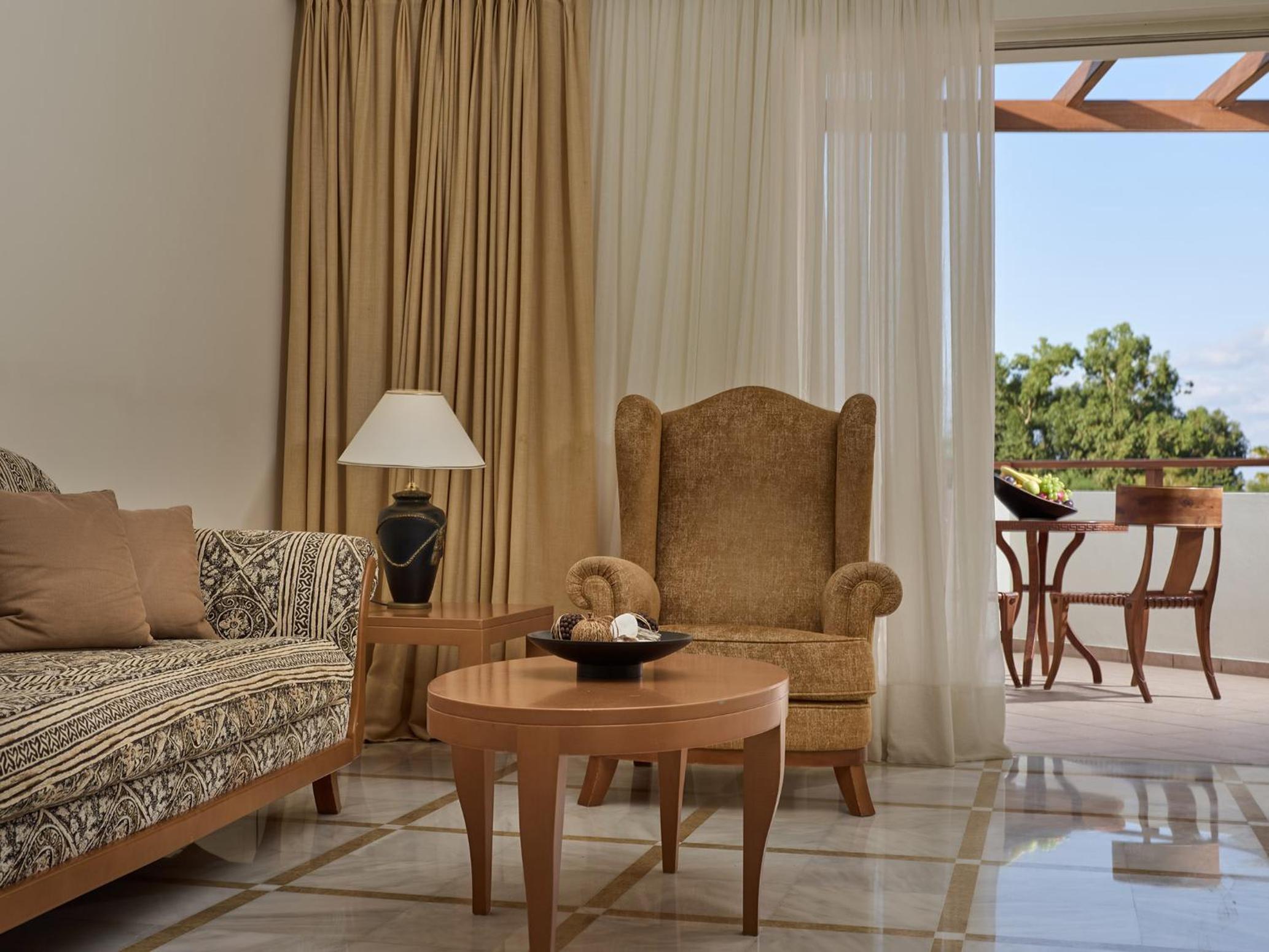 Deluxe Panorama Suite with Pool View